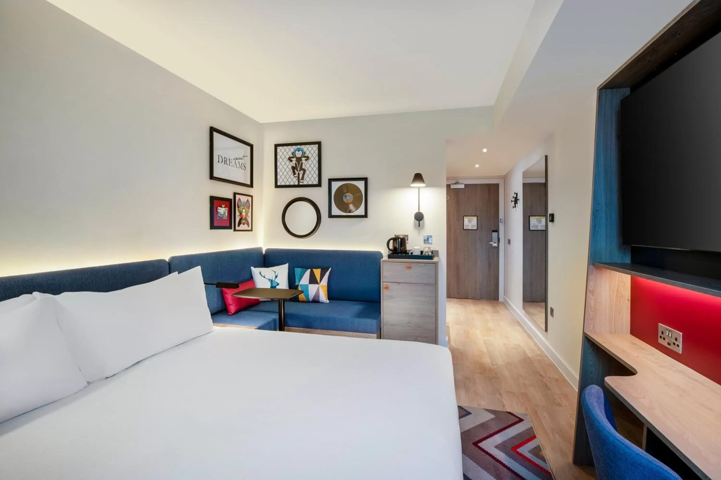 Bedroom in Hampton By Hilton London City