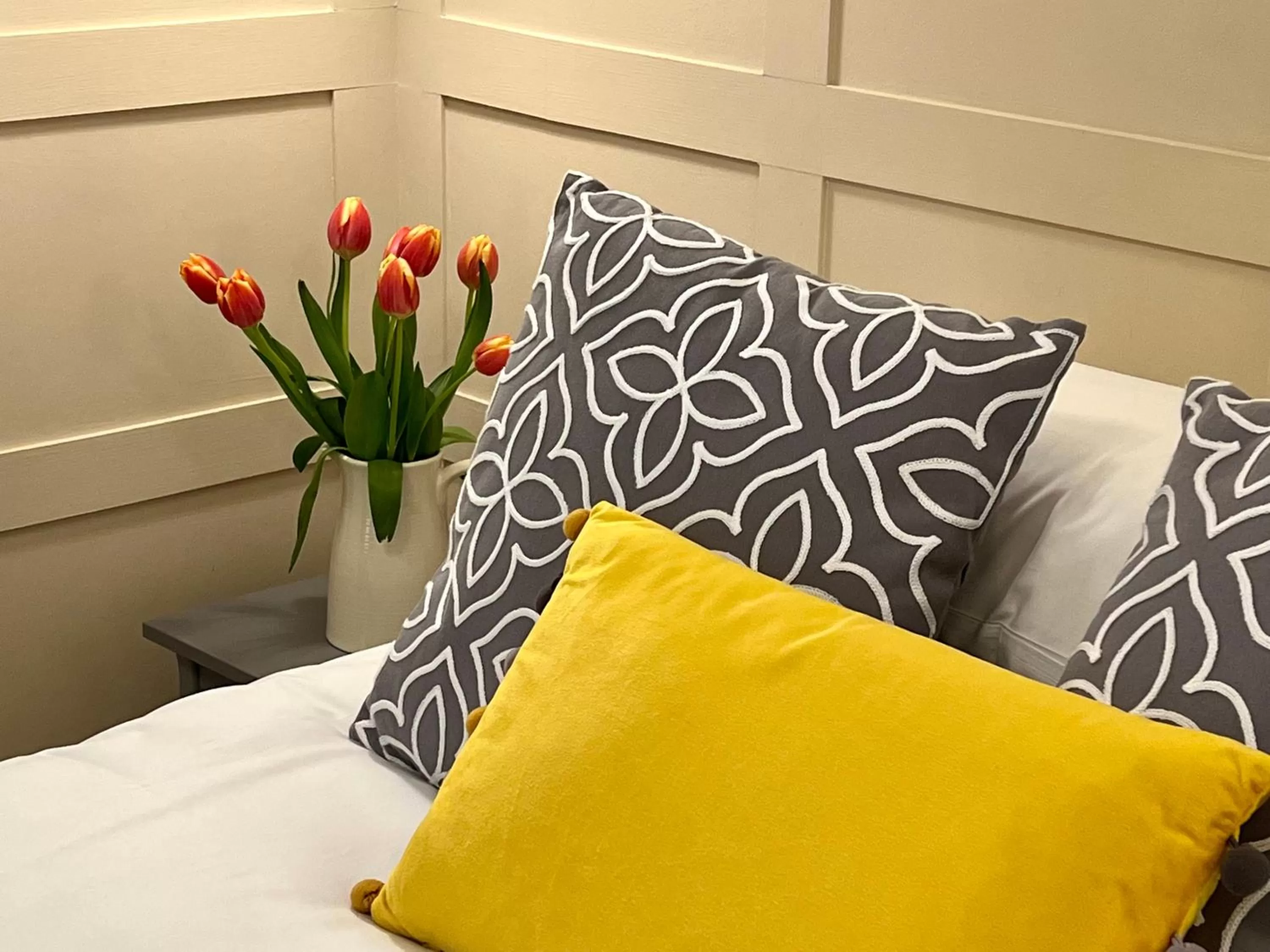 Bedroom, Bed in Ferndale Mews