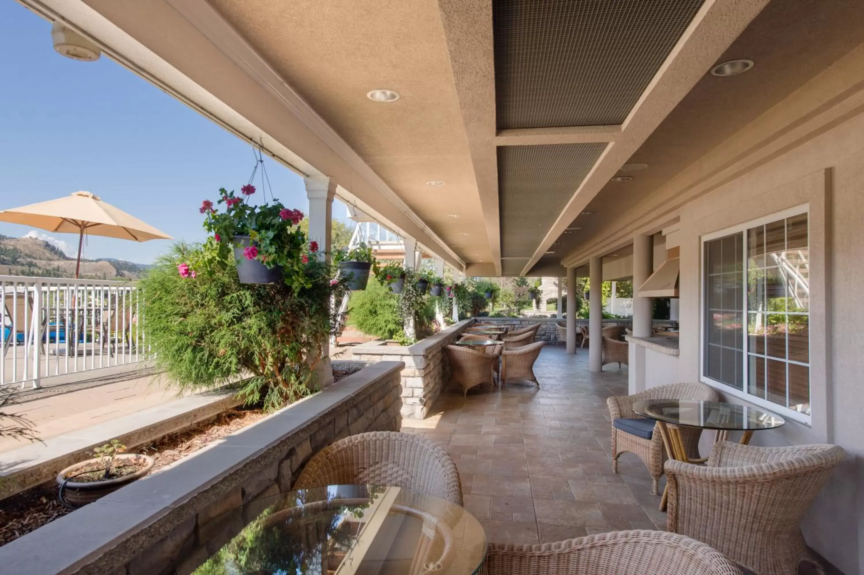 Balcony/Terrace in South Thompson Inn & Conference Centre