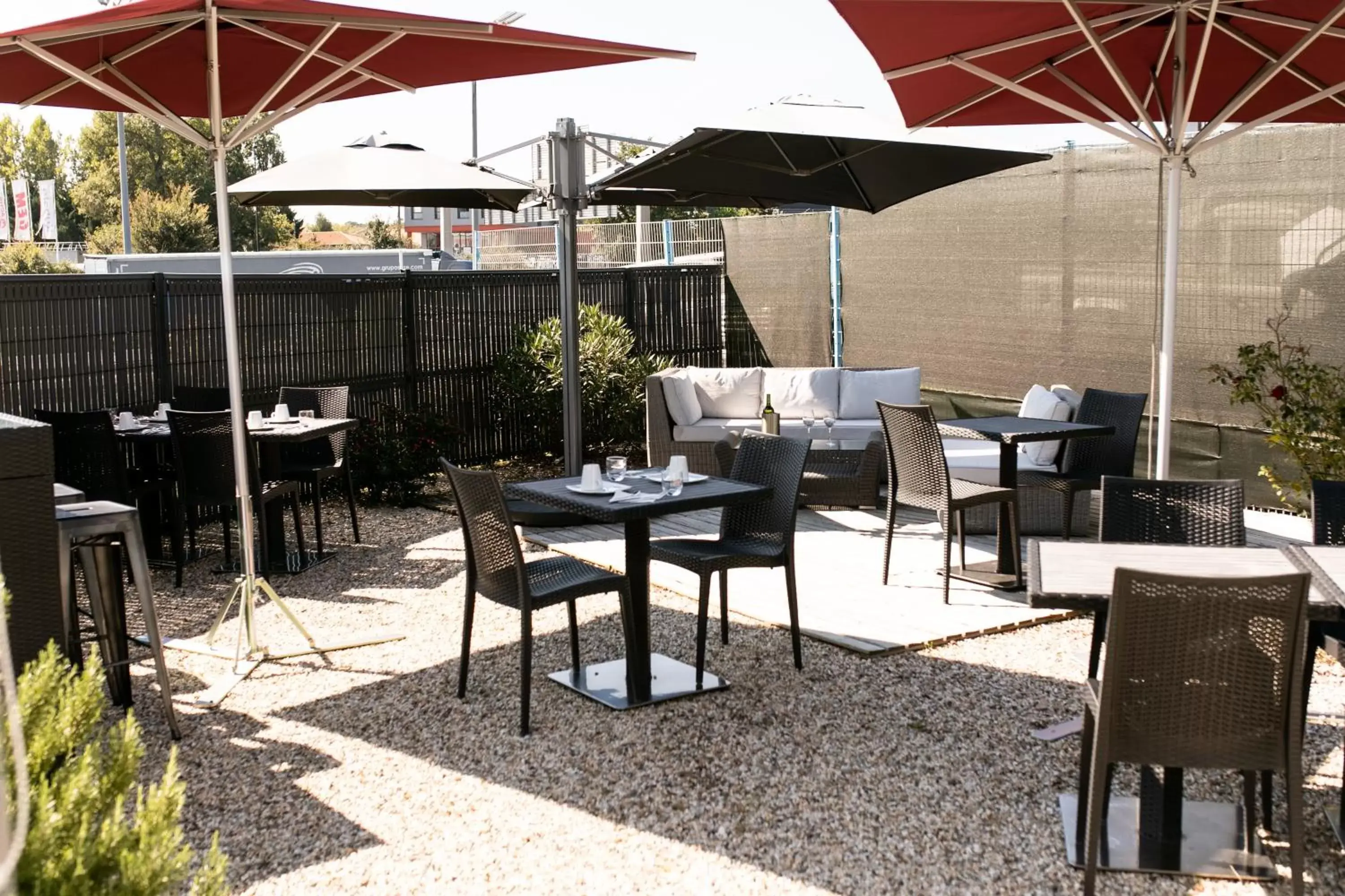 Patio, Restaurant/Places to Eat in Best Hotel Bordeaux Sud