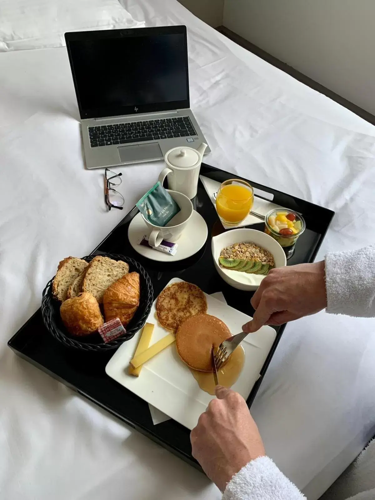 Coffee/tea facilities, Breakfast in Mercure Cholet Centre