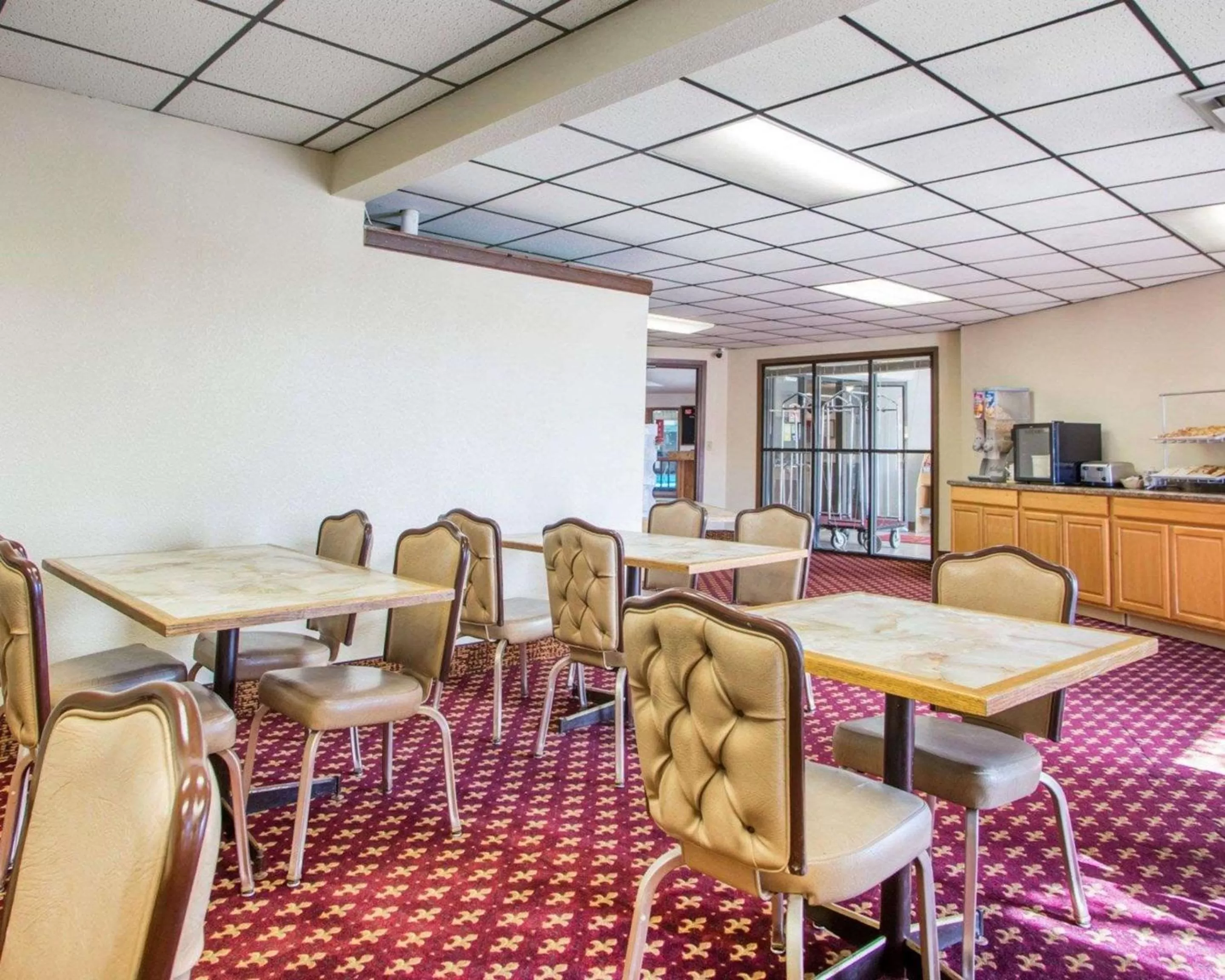 Restaurant/places to eat in University Inn & Suites