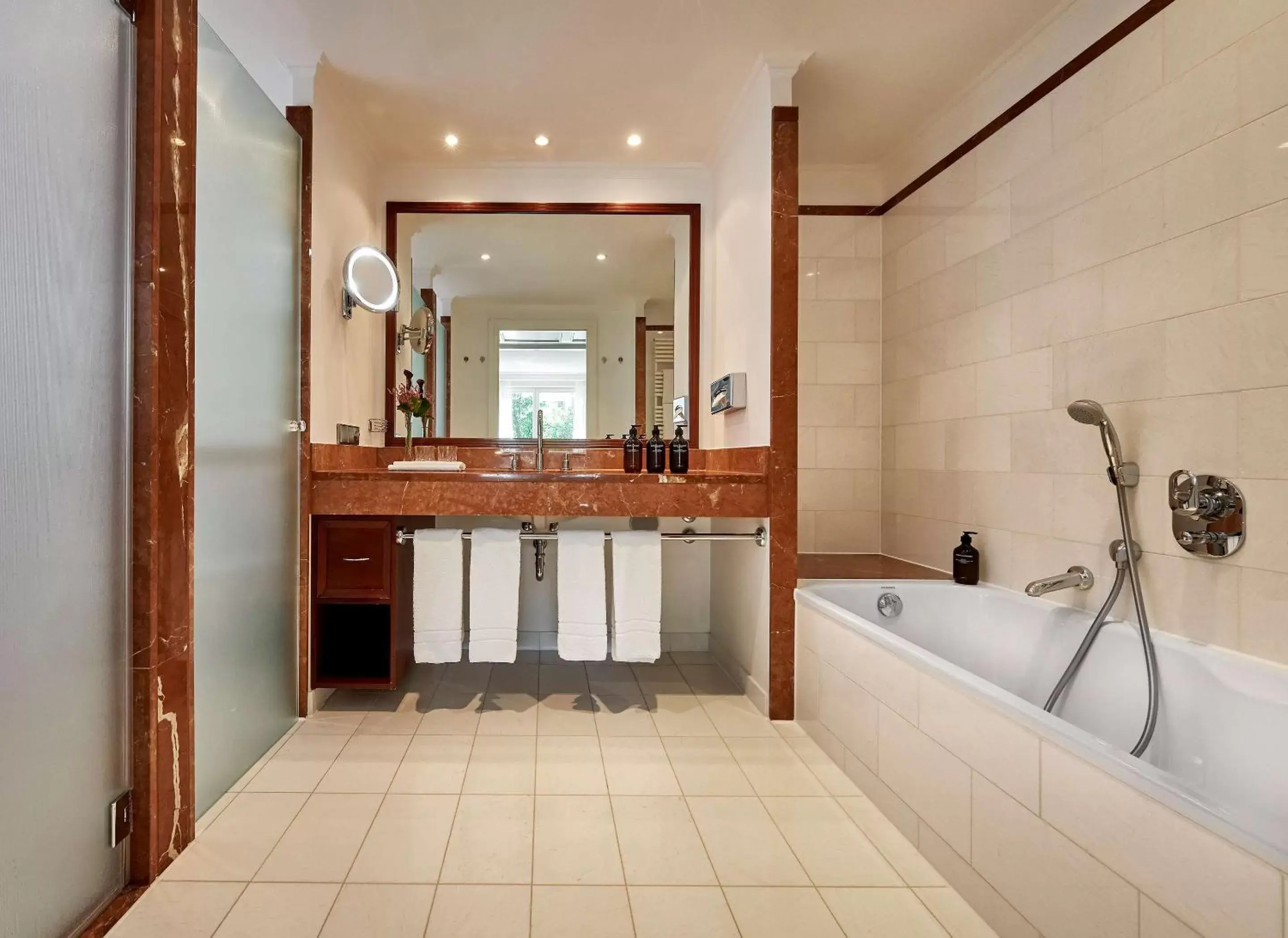 Bathroom in Maison Messmer - ein Mitglied der Hommage Luxury Hotels Collection