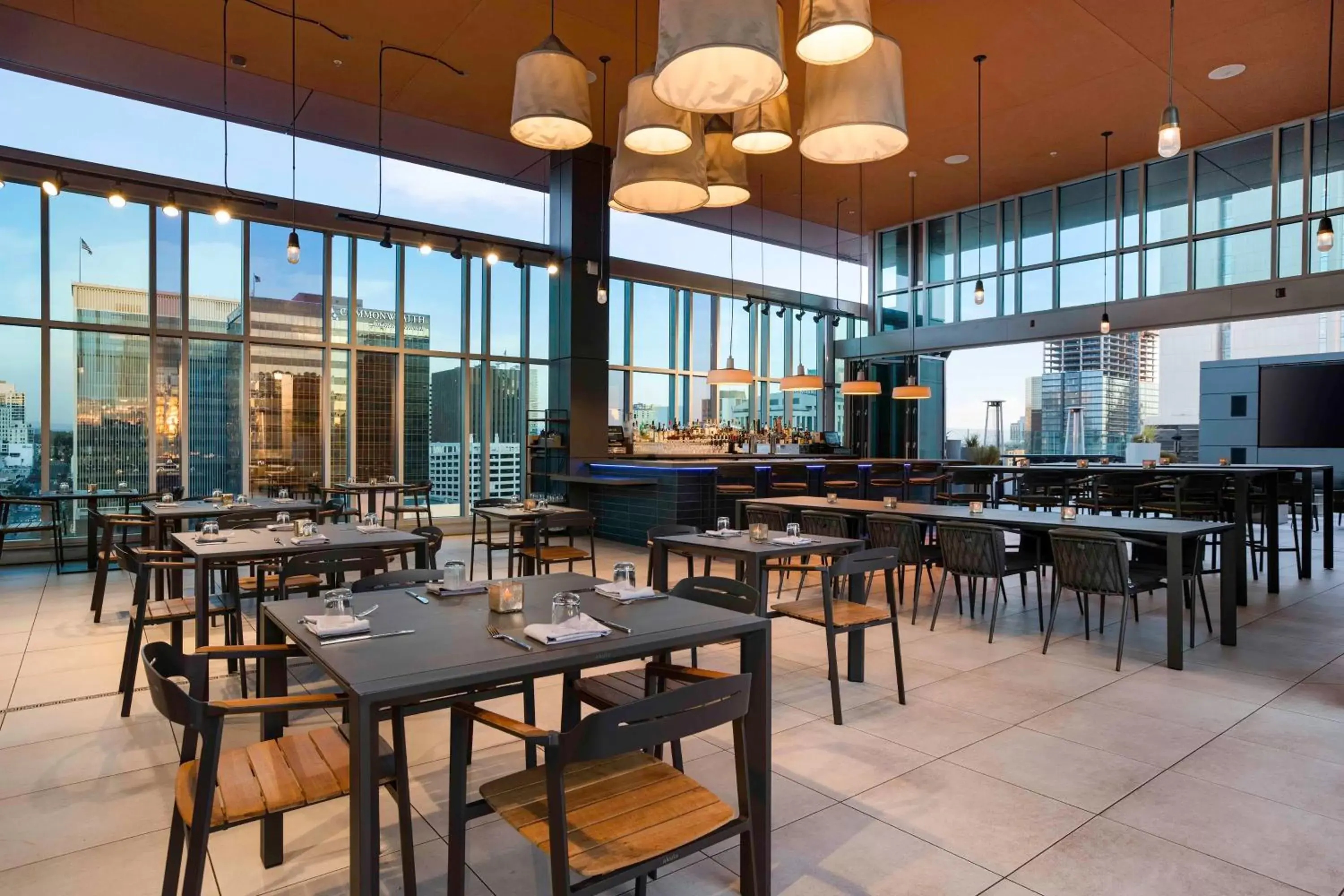 Lounge or bar, Restaurant/Places to Eat in Carte Hotel San Diego Downtown, Curio Collection By Hilton