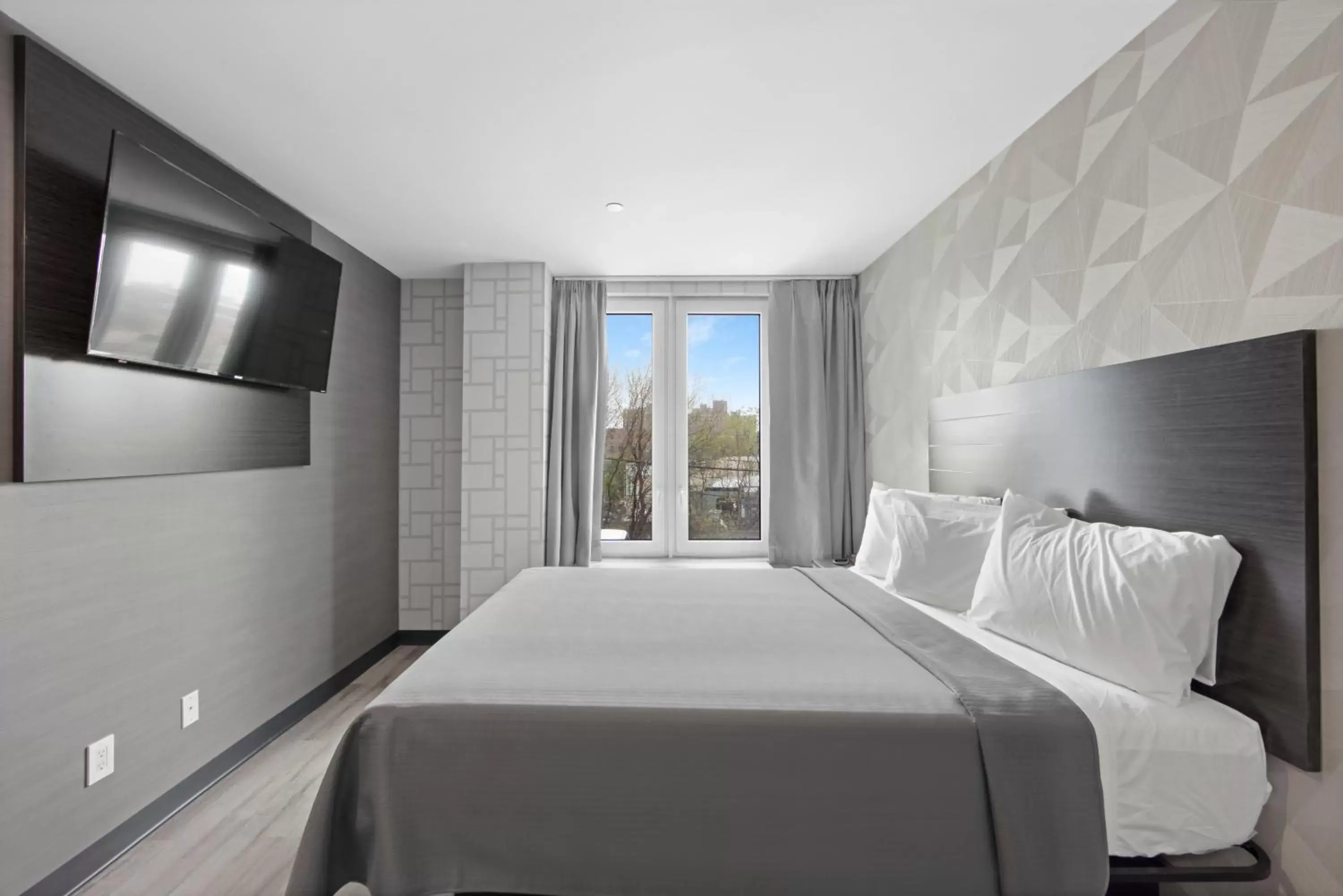 Bed in Hotel 365 Bronx - Yankee Stadium
