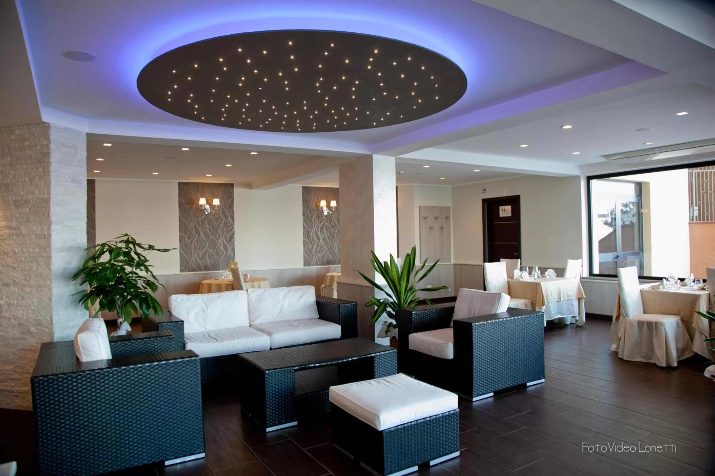 Restaurant/places to eat in Hotel Melissa