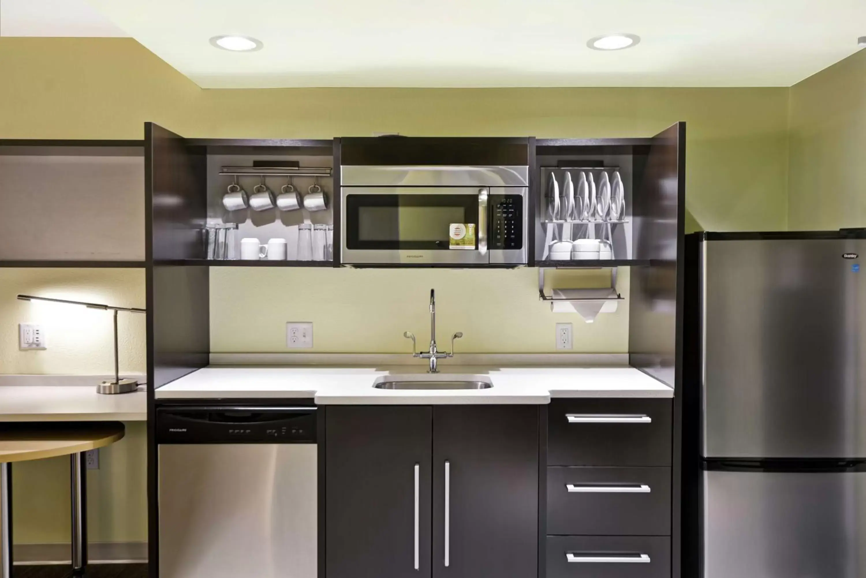 Kitchen or kitchenette, Kitchen/Kitchenette in Home2 Suites by Hilton Little Rock West