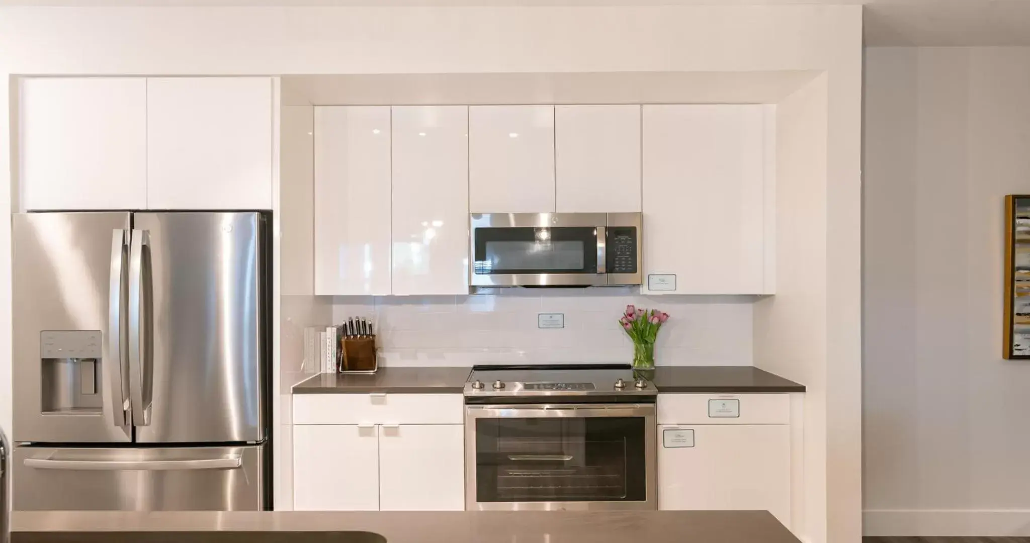 Kitchen or kitchenette, Kitchen/Kitchenette in Westshore Apartments by Barsala