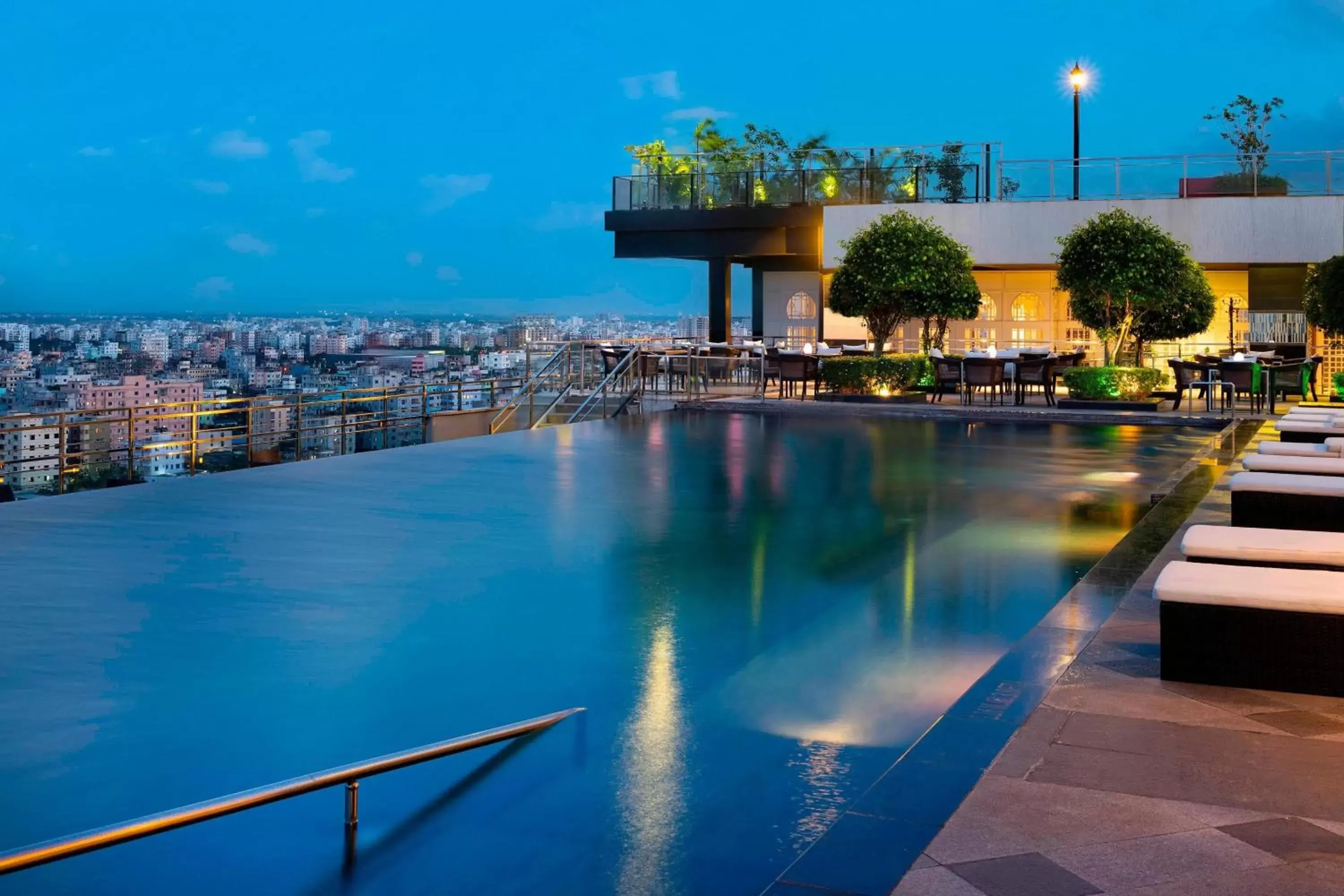 Swimming Pool in Le Meridien Dhaka