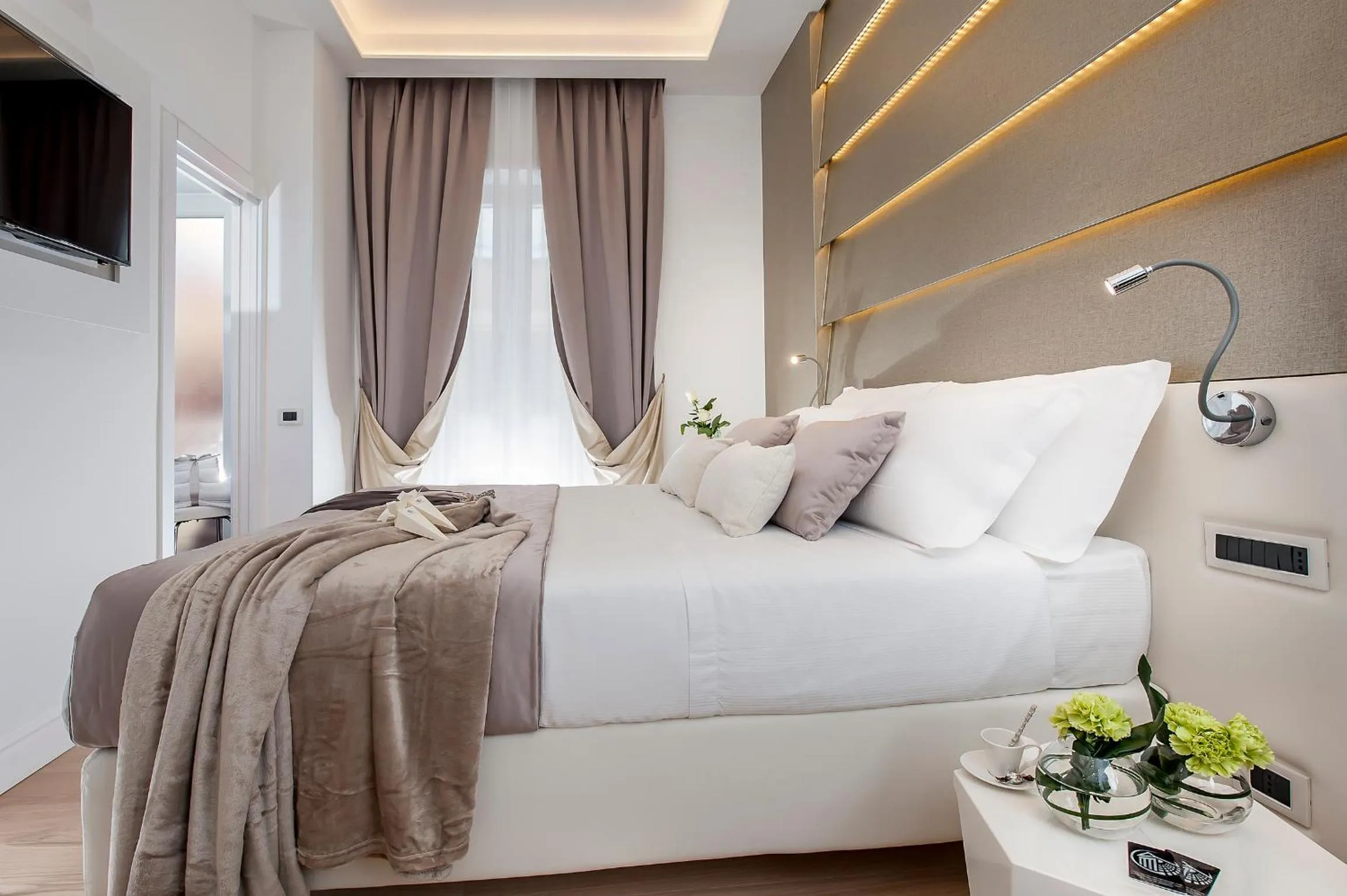 Bedroom, Bed in Vatican Style