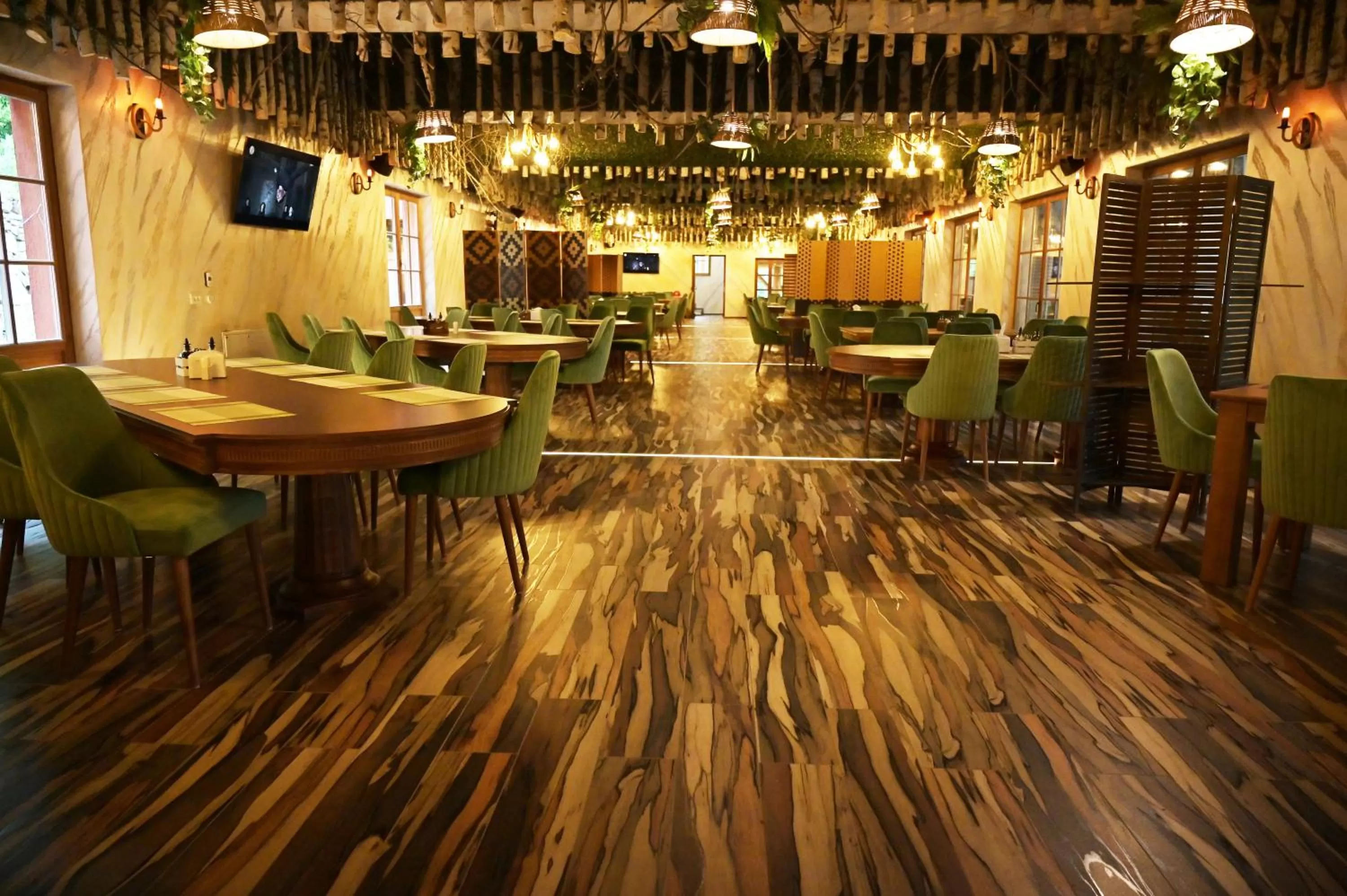 Restaurant/places to eat in Conacul Radacinilor