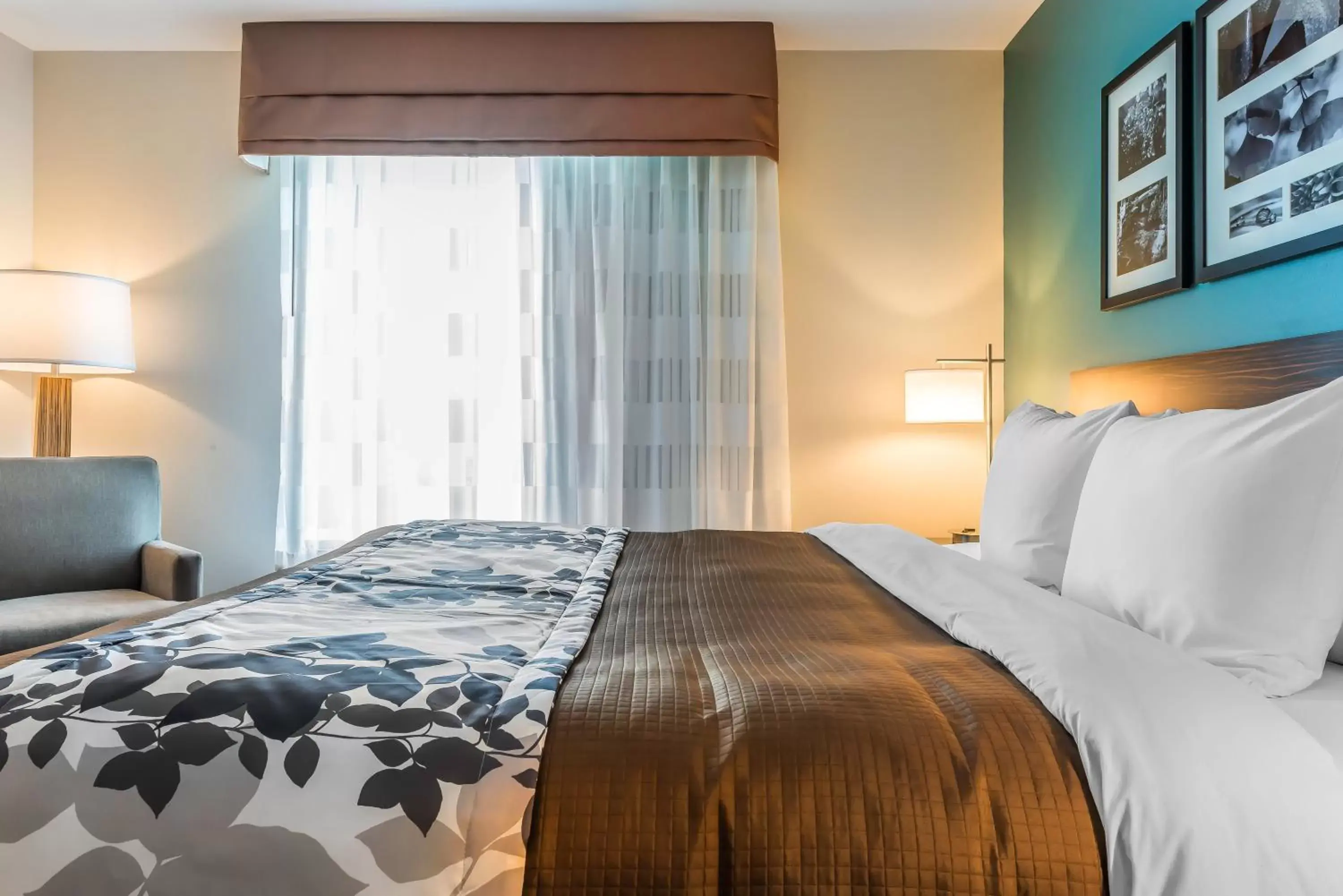 Bed in Sleep Inn & Suites Cumberland