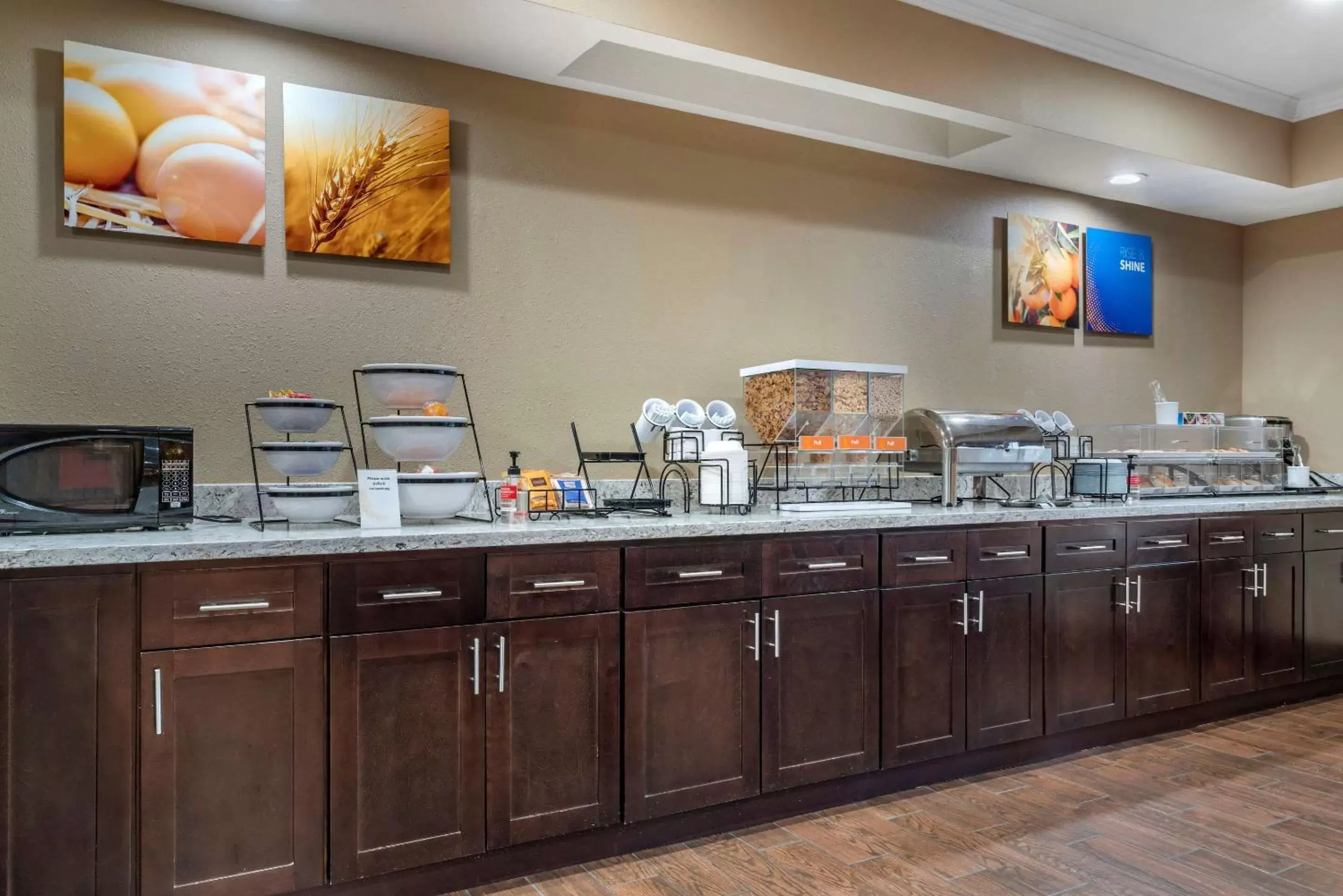 Restaurant/places to eat in Comfort Inn & Suites Sacramento – University Area