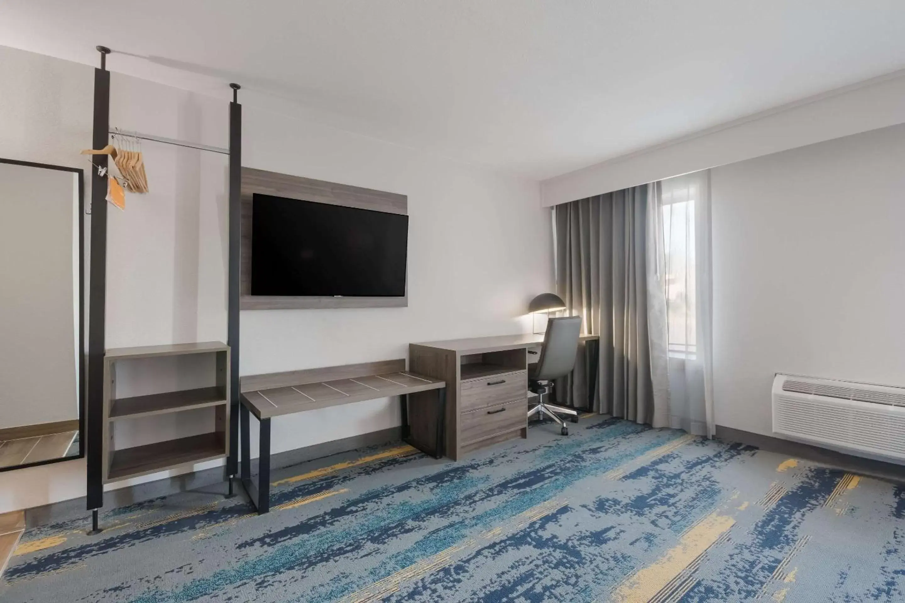 Bedroom, TV/Entertainment Center in Clarion Pointe OKC Airport