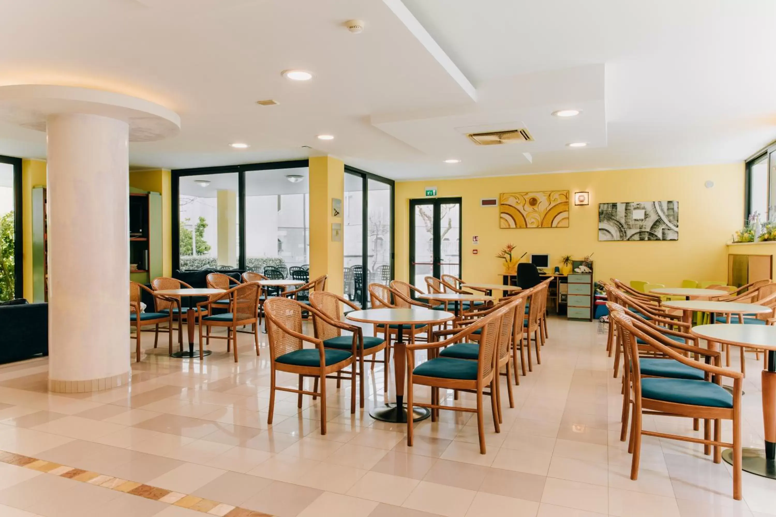 Lounge or bar, Restaurant/Places to Eat in Hotel Villa Claudia