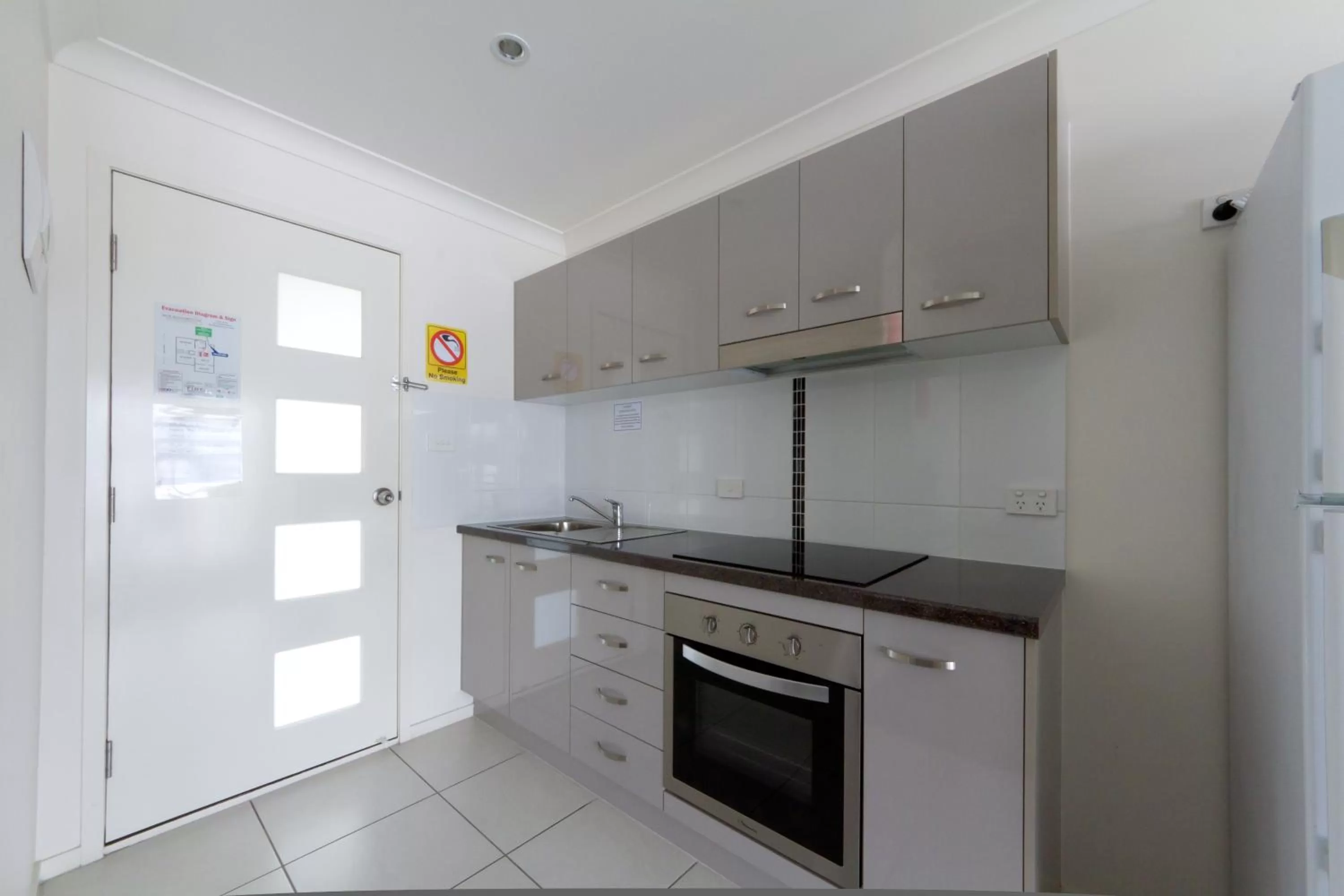 Kitchen or kitchenette in Rockhampton Serviced Apartments