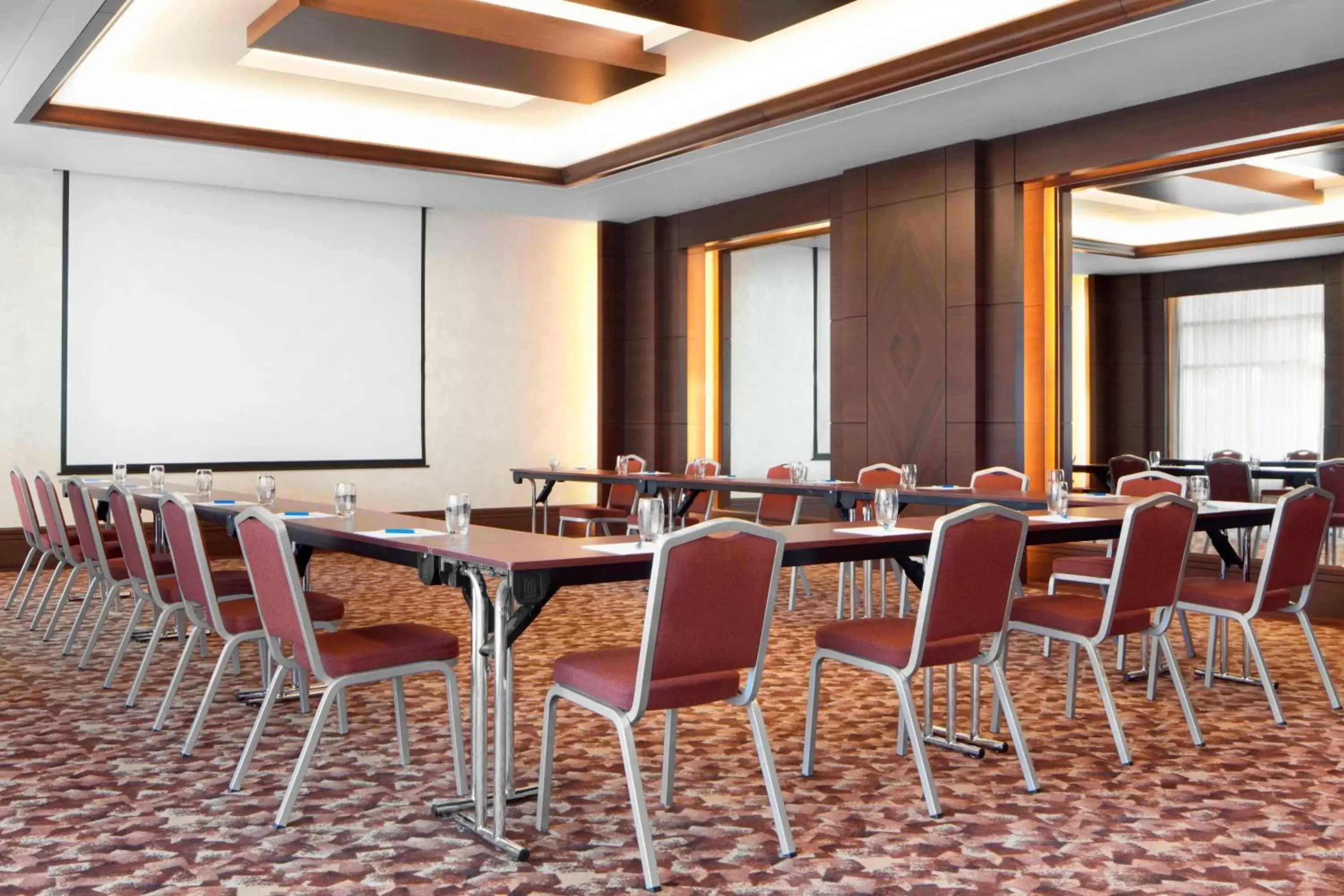 Meeting/conference room in Four Points By Sheraton Le Verdun