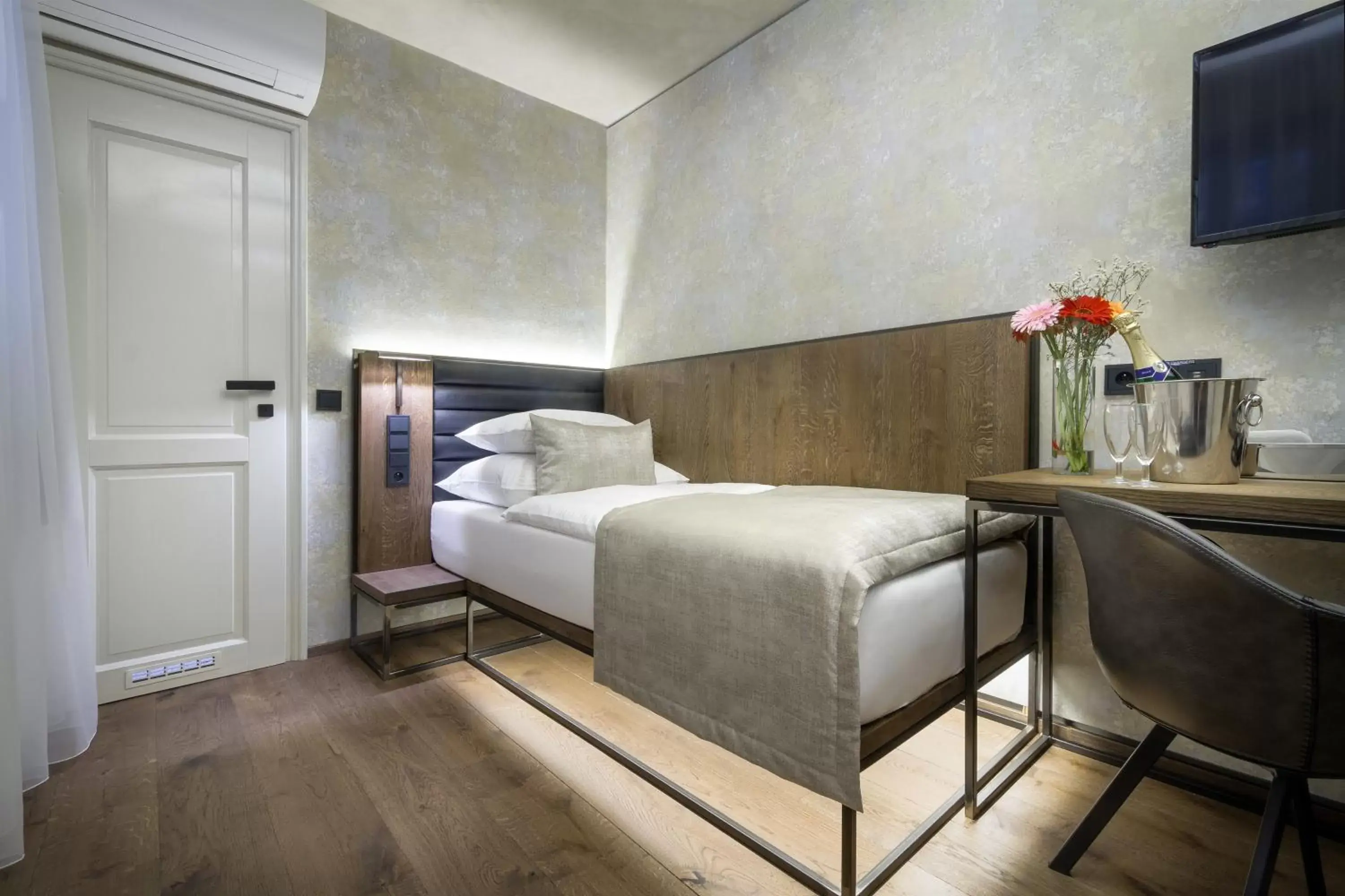 Bedroom, Bed in Hotel Waldstein