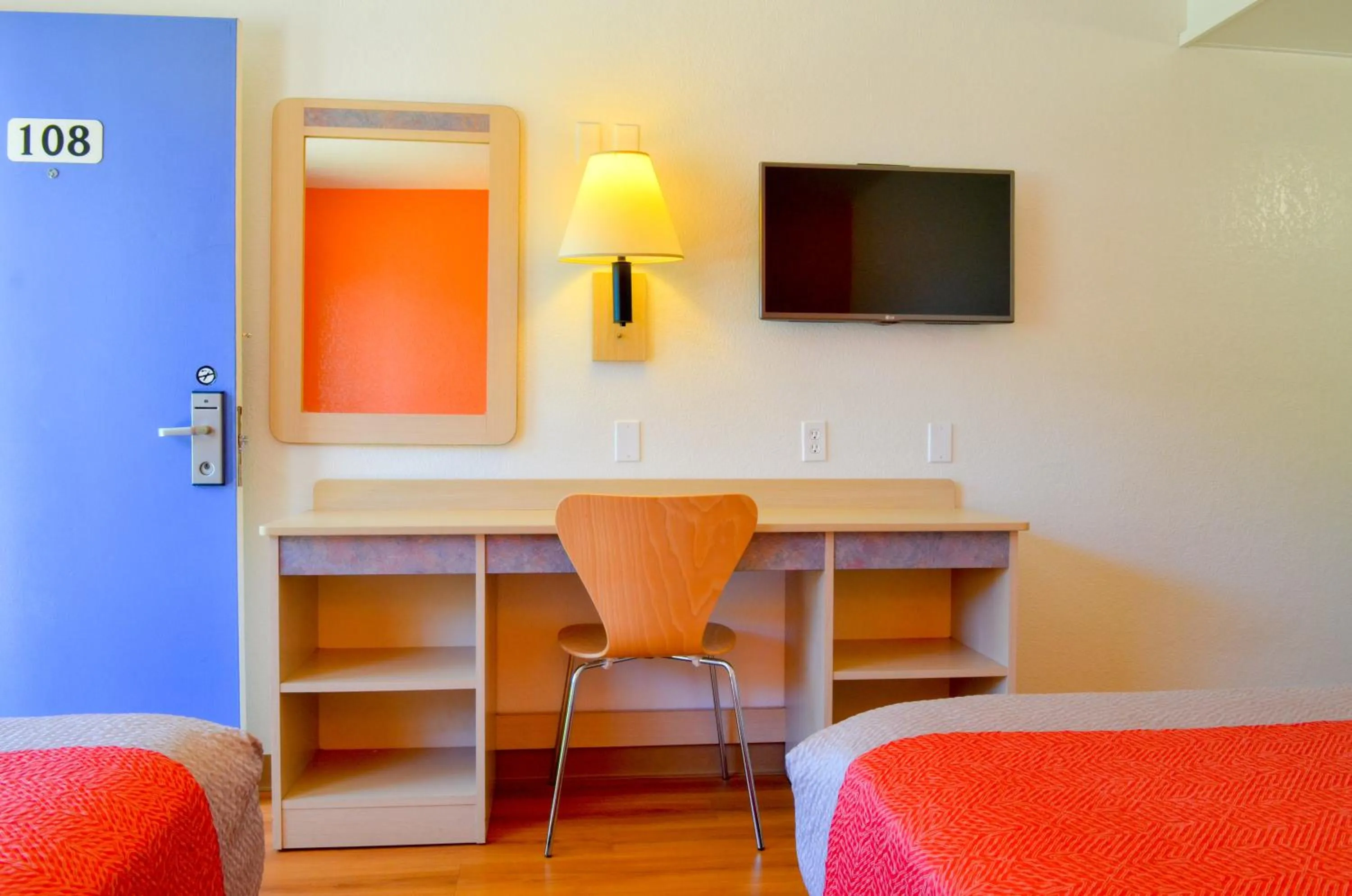 Bedroom in Motel 6-Santa Nella, CA - Los Banos - Interstate 5