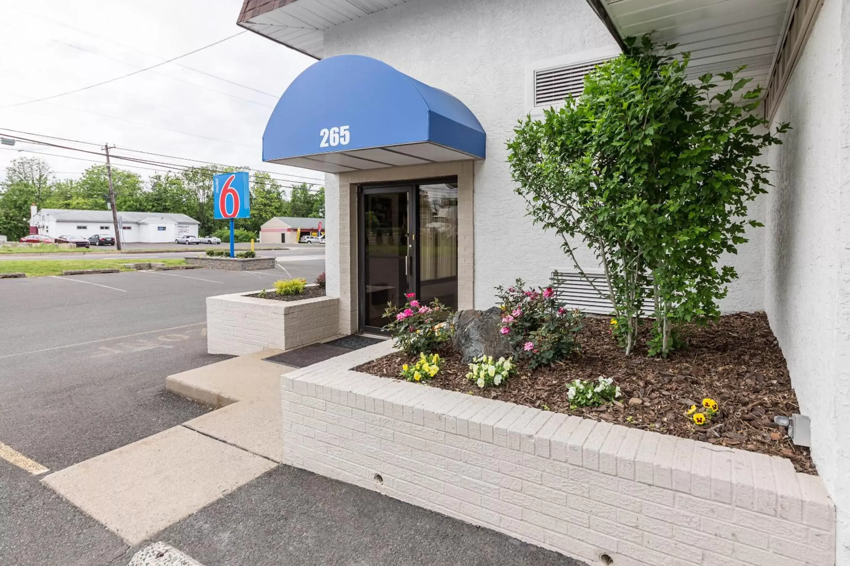 Property building in Motel 6-Warminster, PA