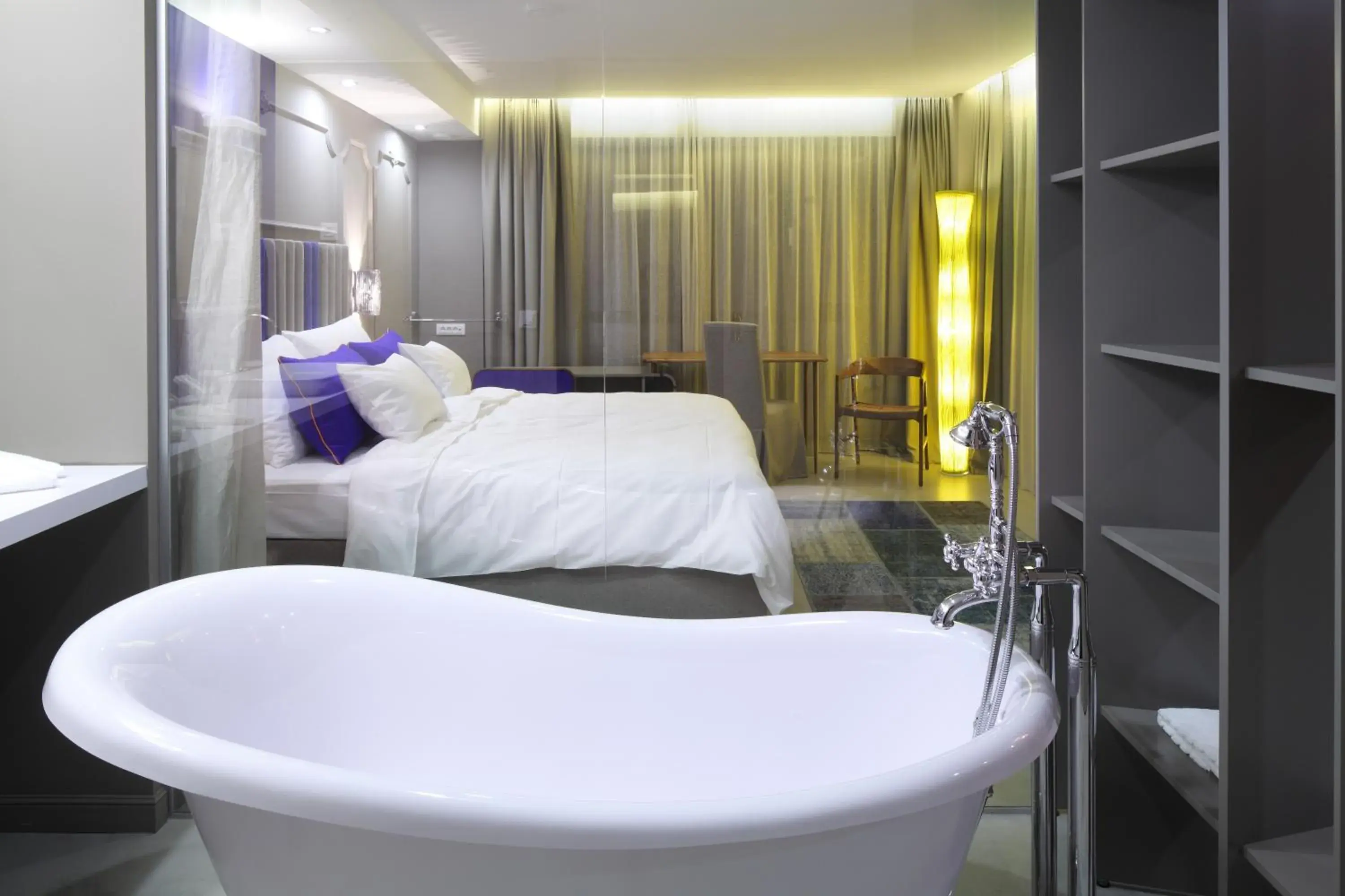 Bed, Bathroom in Hotel Nox