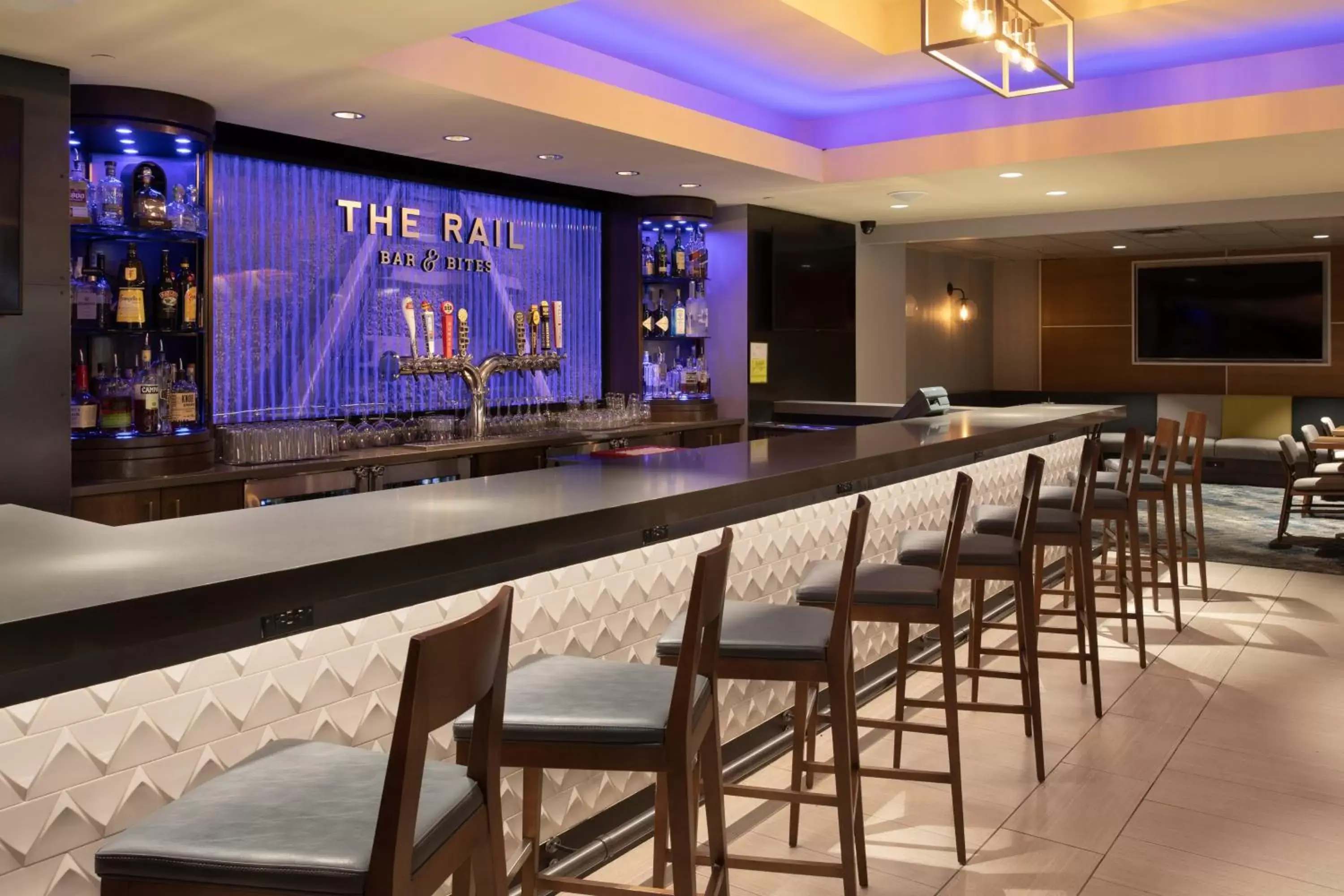 Lounge or bar in Crowne Plaza Kansas City Downtown by IHG Lounge or bar in Crowne Plaza Kansas City Downtown by IHG