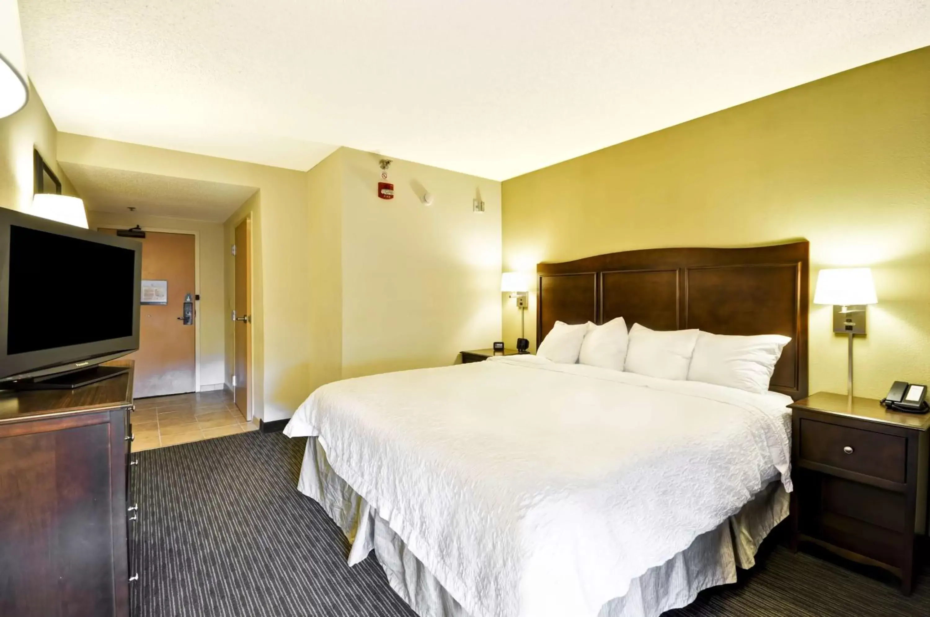 Bed in Hampton Inn Kansas City - Airport