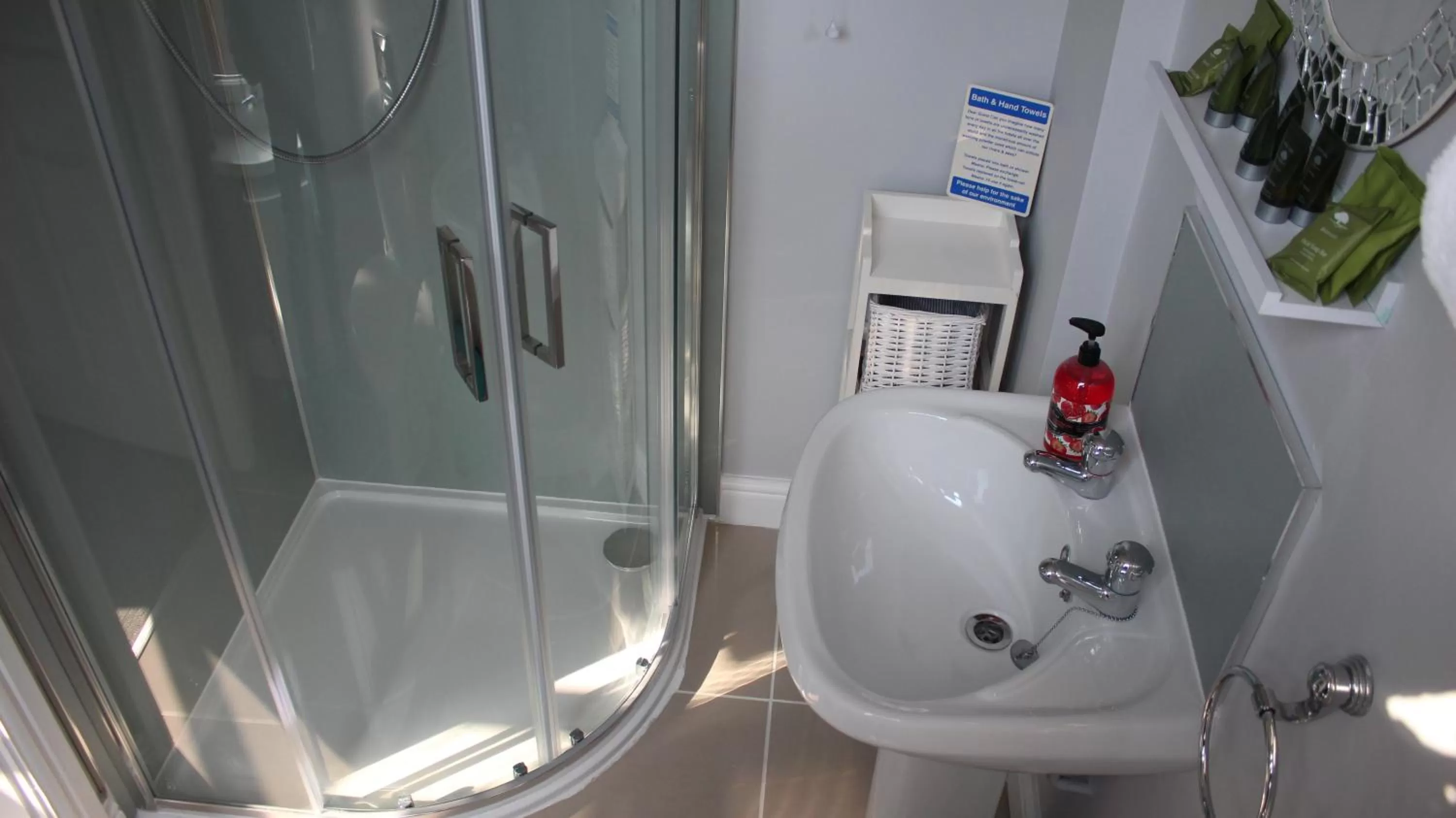 Bathroom in The Whittington and Cat