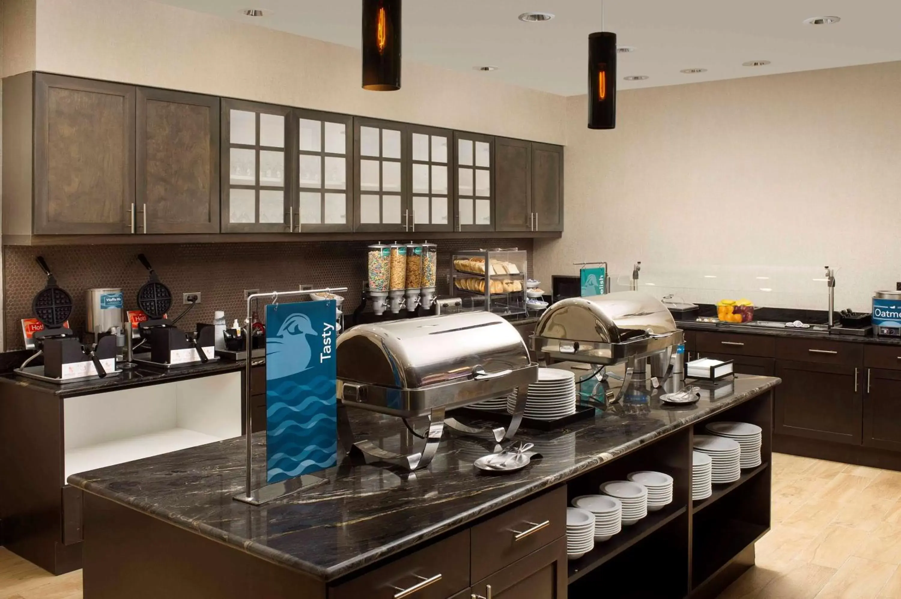 Breakfast, Kitchen/Kitchenette in Homewood Suites San Antonio Airport