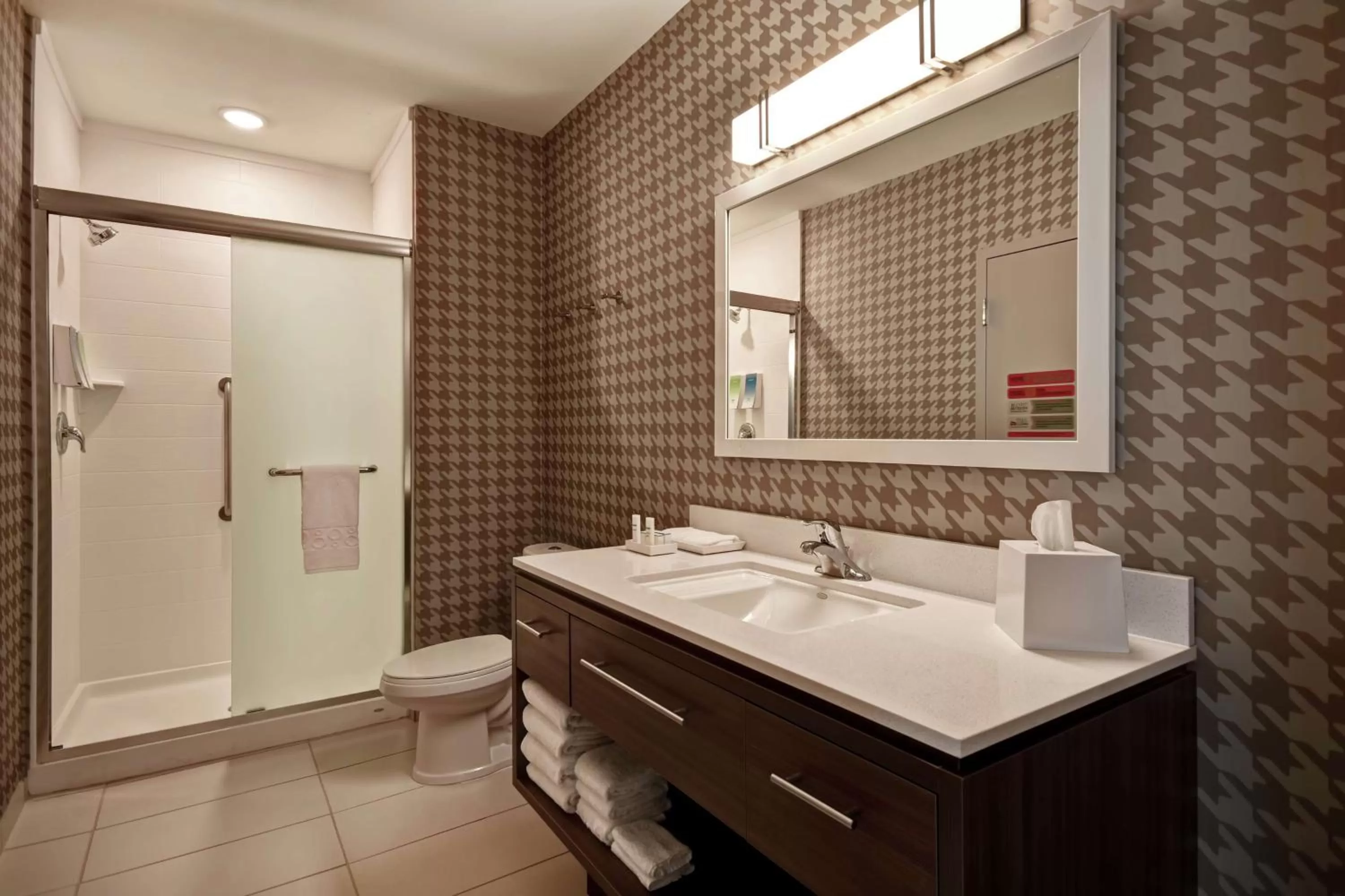 Bathroom in Home2 Suites by Hilton Harvey New Orleans Westbank
