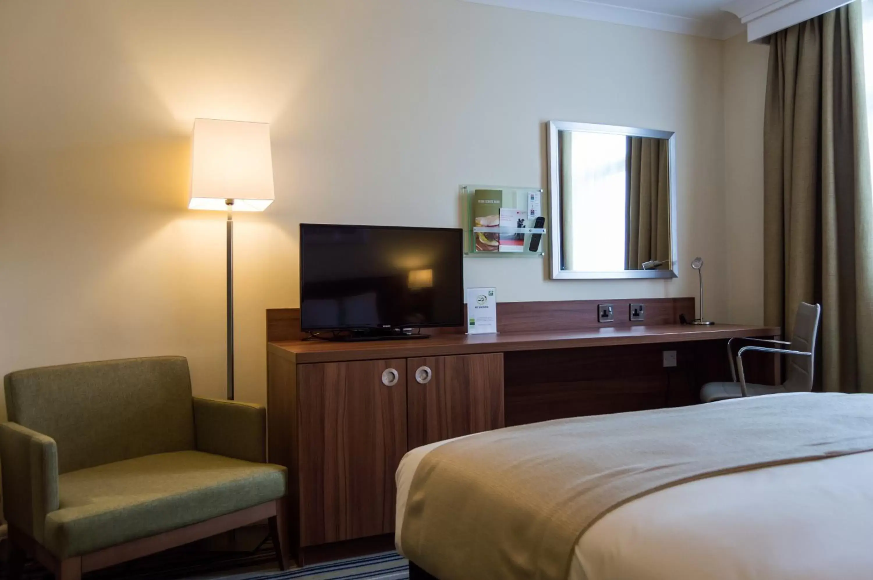 Photo of the whole room, TV/Entertainment Center in Holiday Inn Leeds Garforth, an IHG Hotel