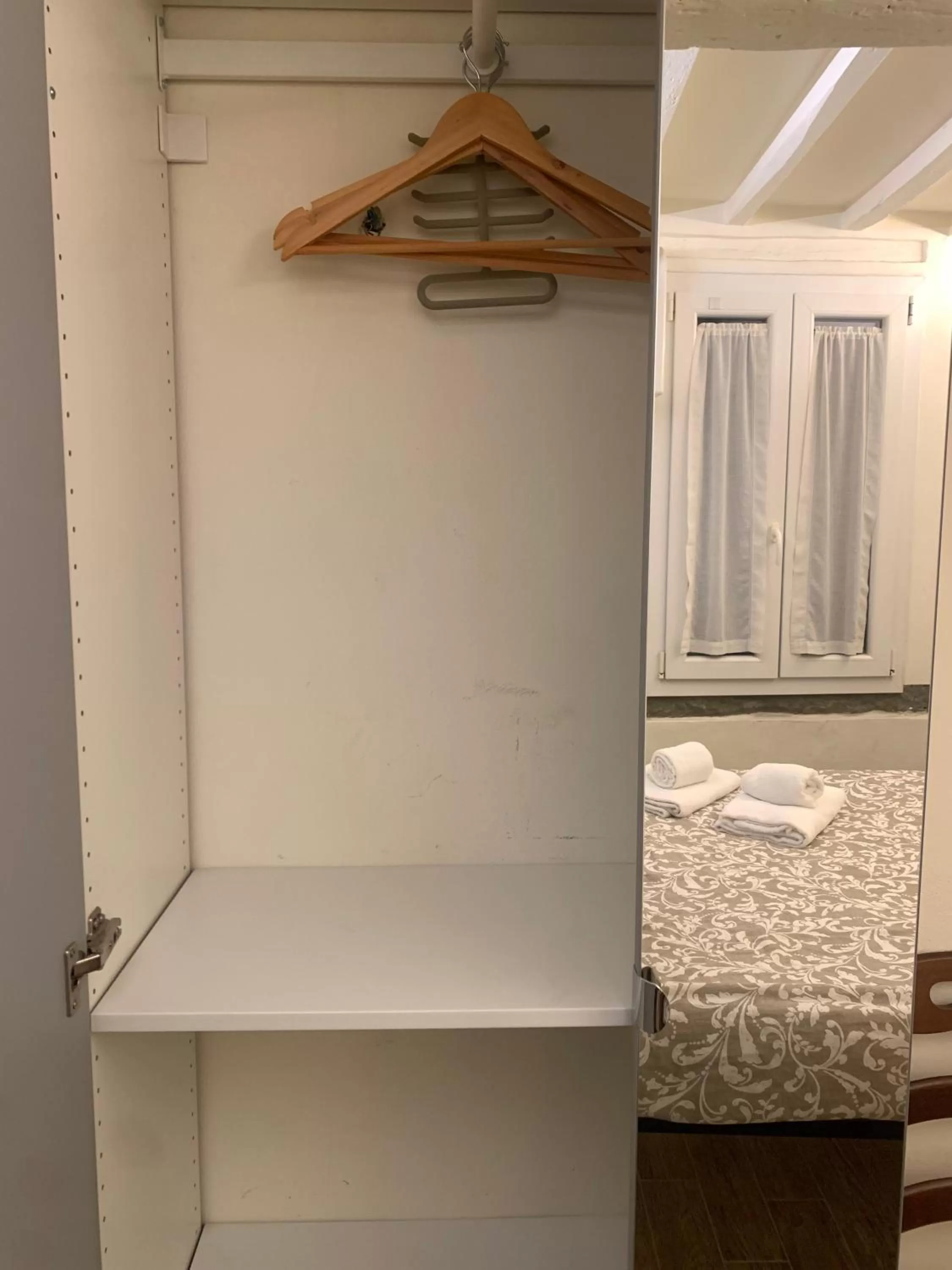 wardrobe, Bathroom in GB apartments