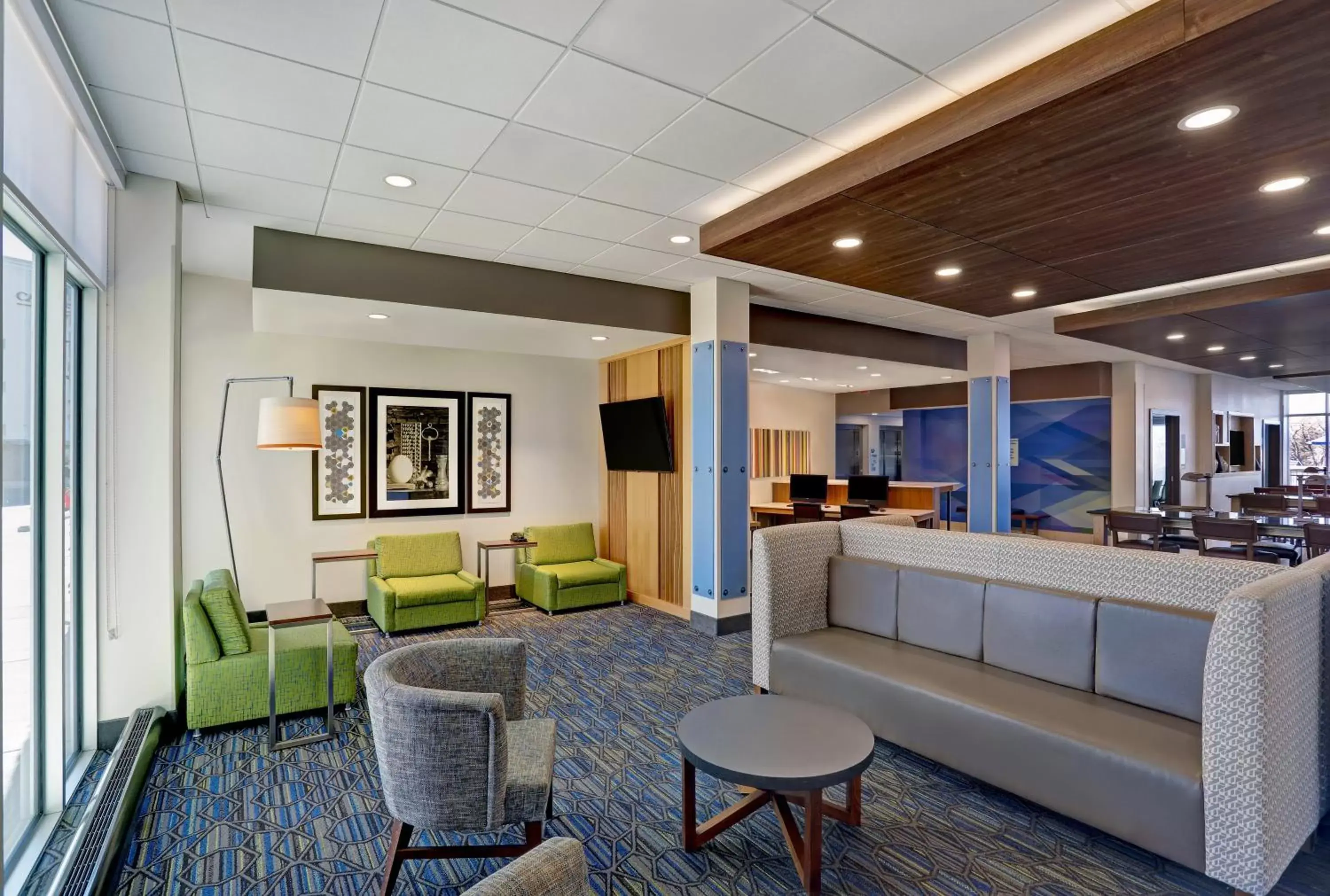Property building in Holiday Inn Express & Suites - Lenexa - Overland Park Area, an IHG Hotel