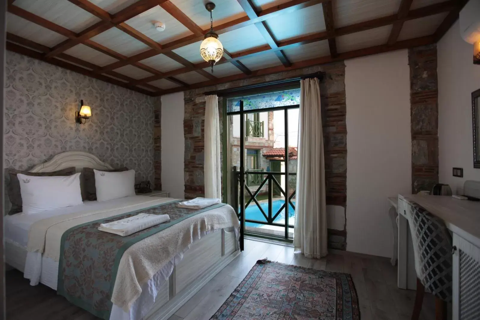 Massage, Bed in Celsus Boutique Hotel