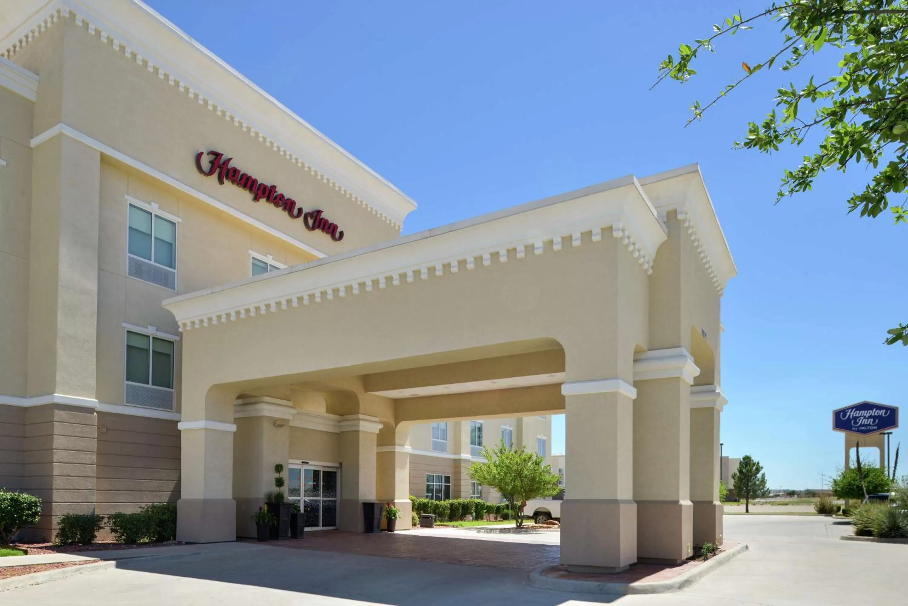 Property building in Hampton Inn Fort Stockton