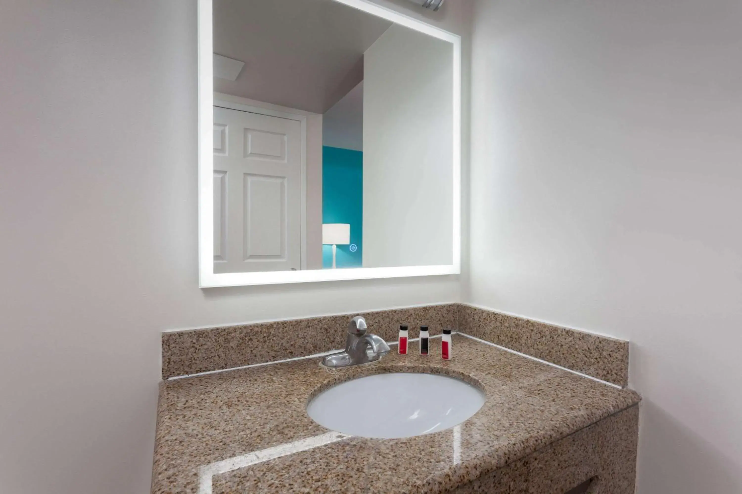 Bathroom in Howard Johnson by Wyndham San Diego Hotel Circle