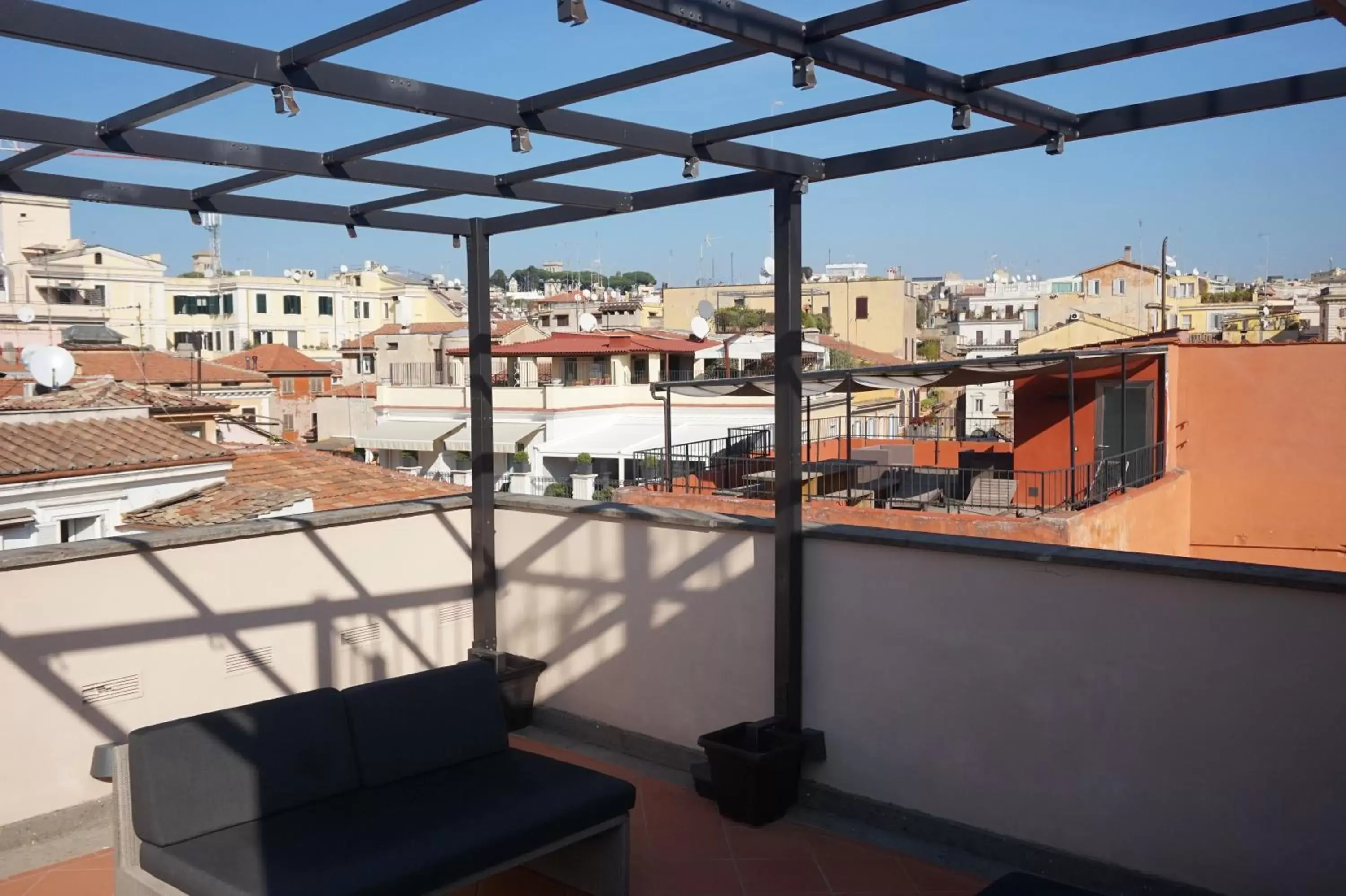 Balcony/Terrace in Trevi Palace Luxury Inn