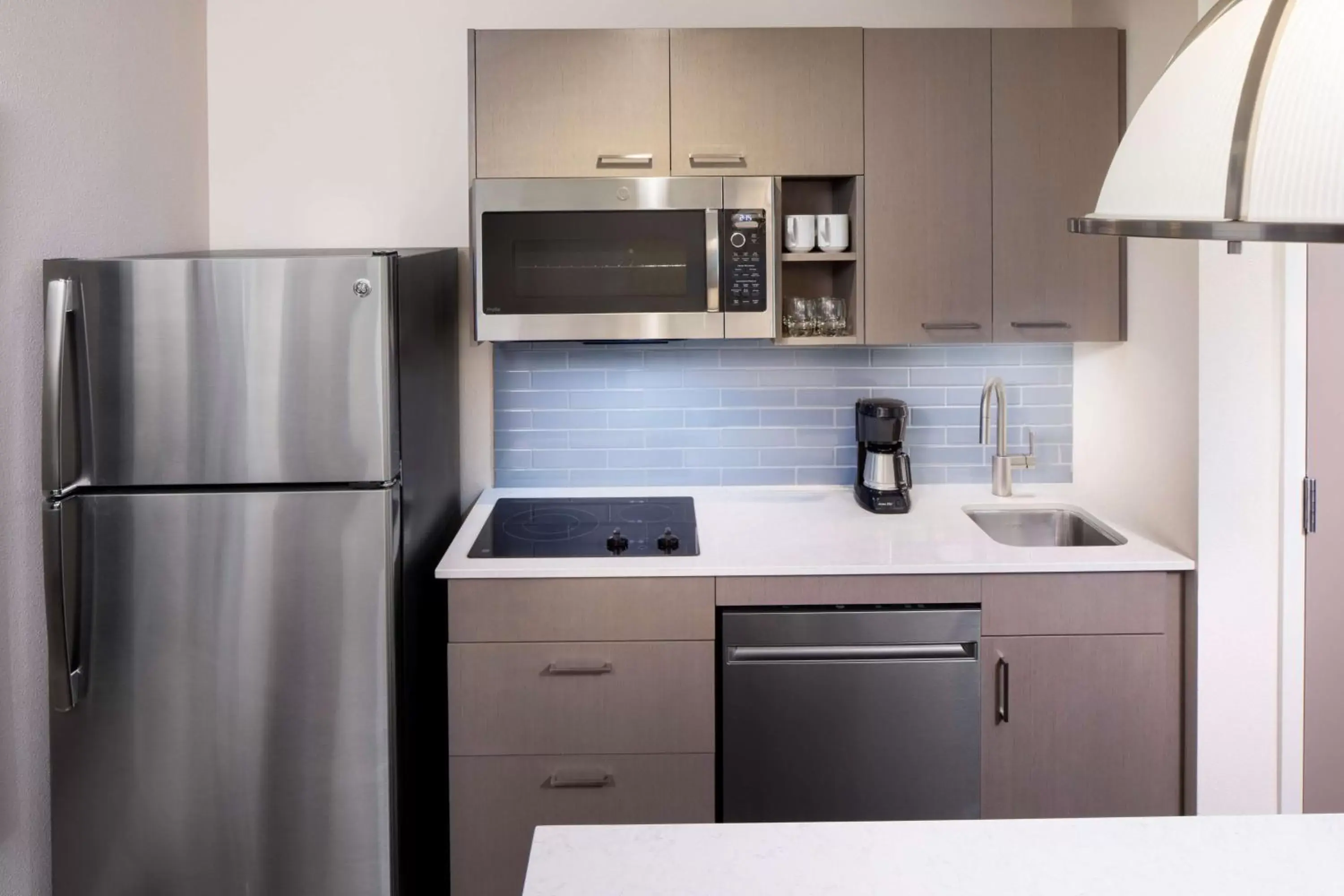 Photo of the whole room, Kitchen/Kitchenette in Hyatt House Charleston/Mount Pleasant