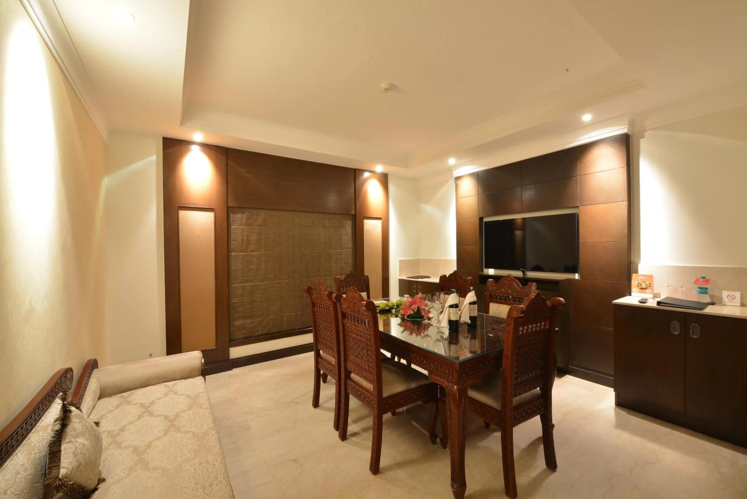 Dining area in Ramada Plaza Chennai