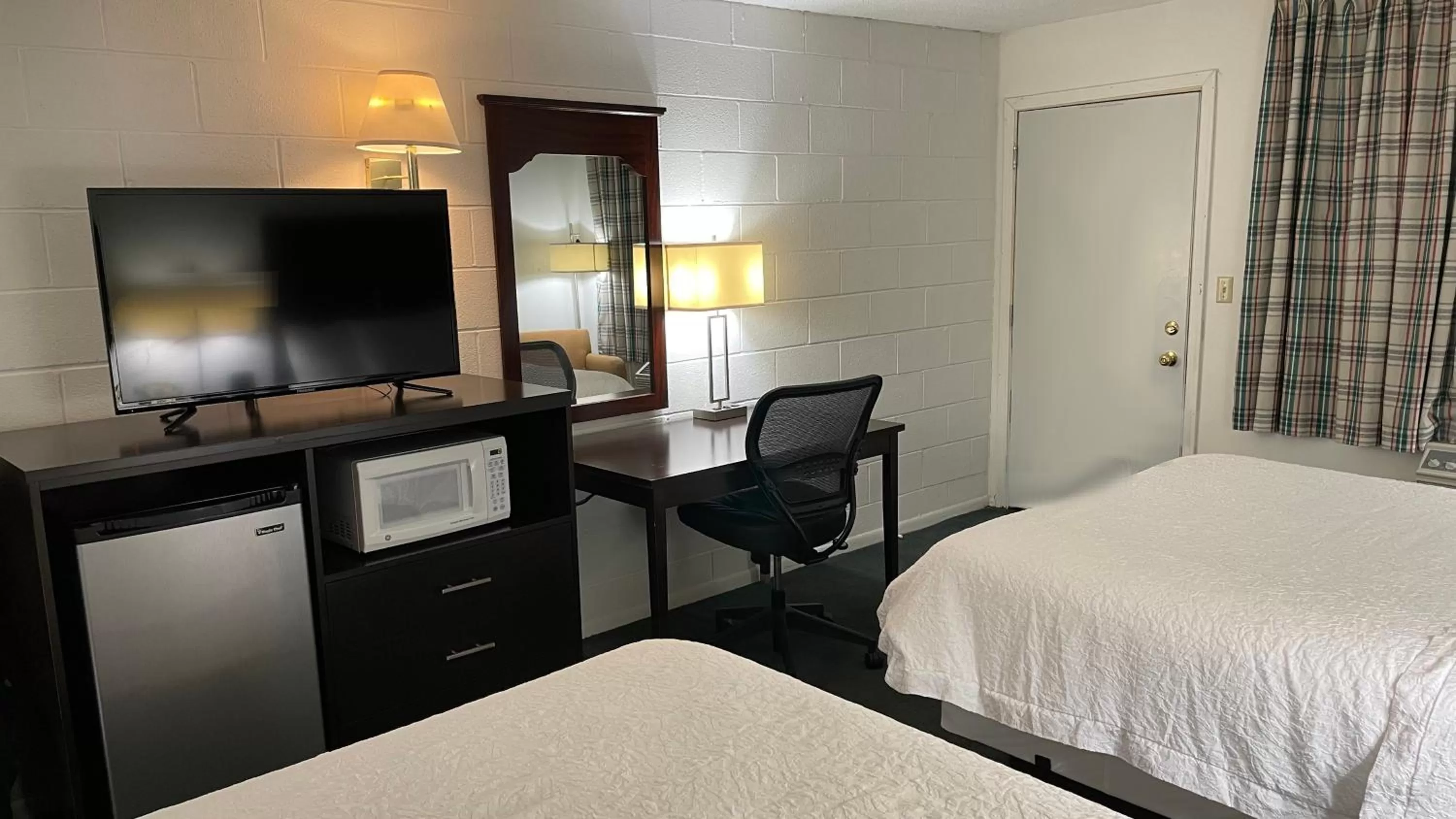 TV and multimedia, Bed in Slumber Inn Harrisonville