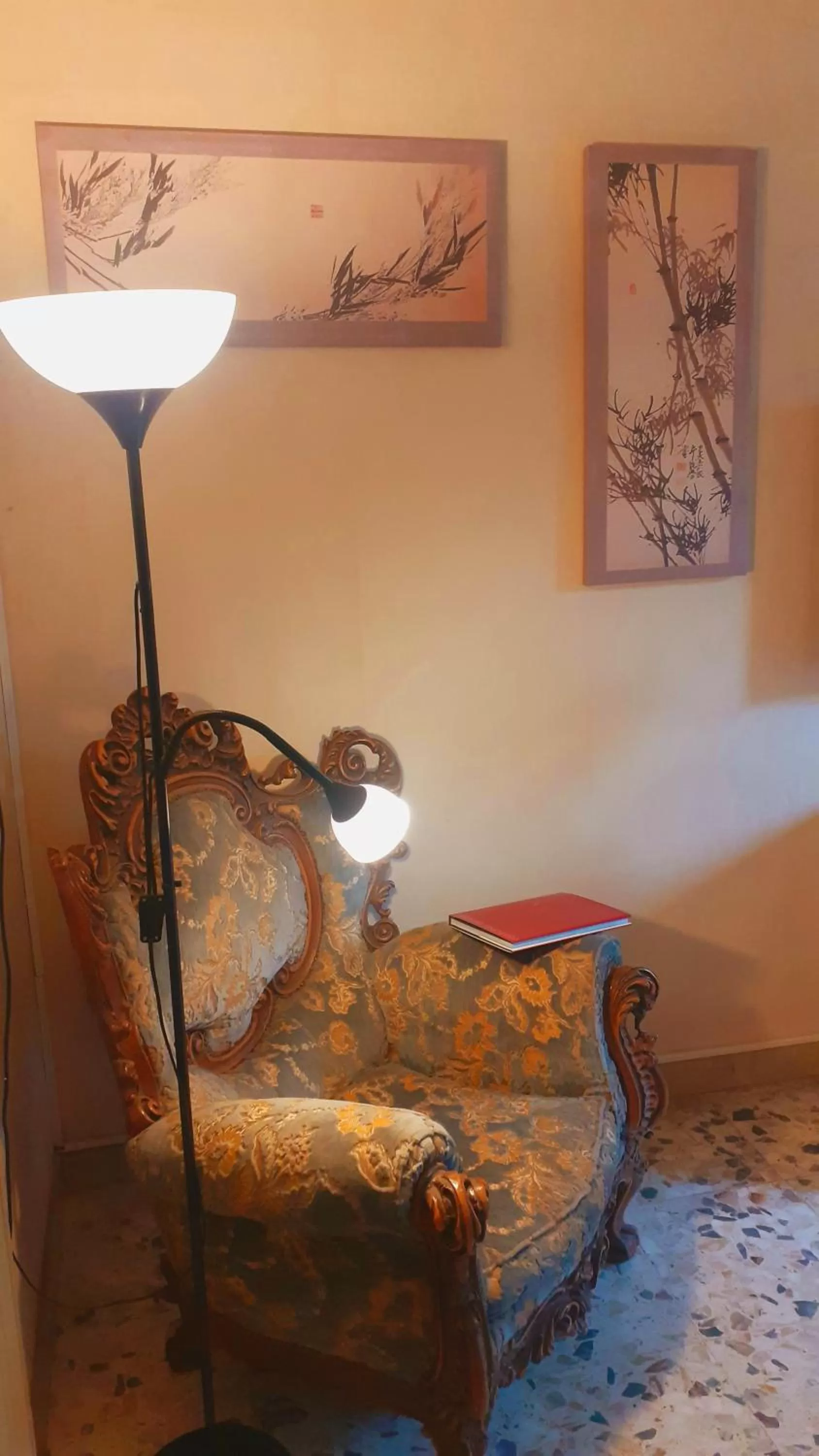 Seating Area in Bed and Books Isabella