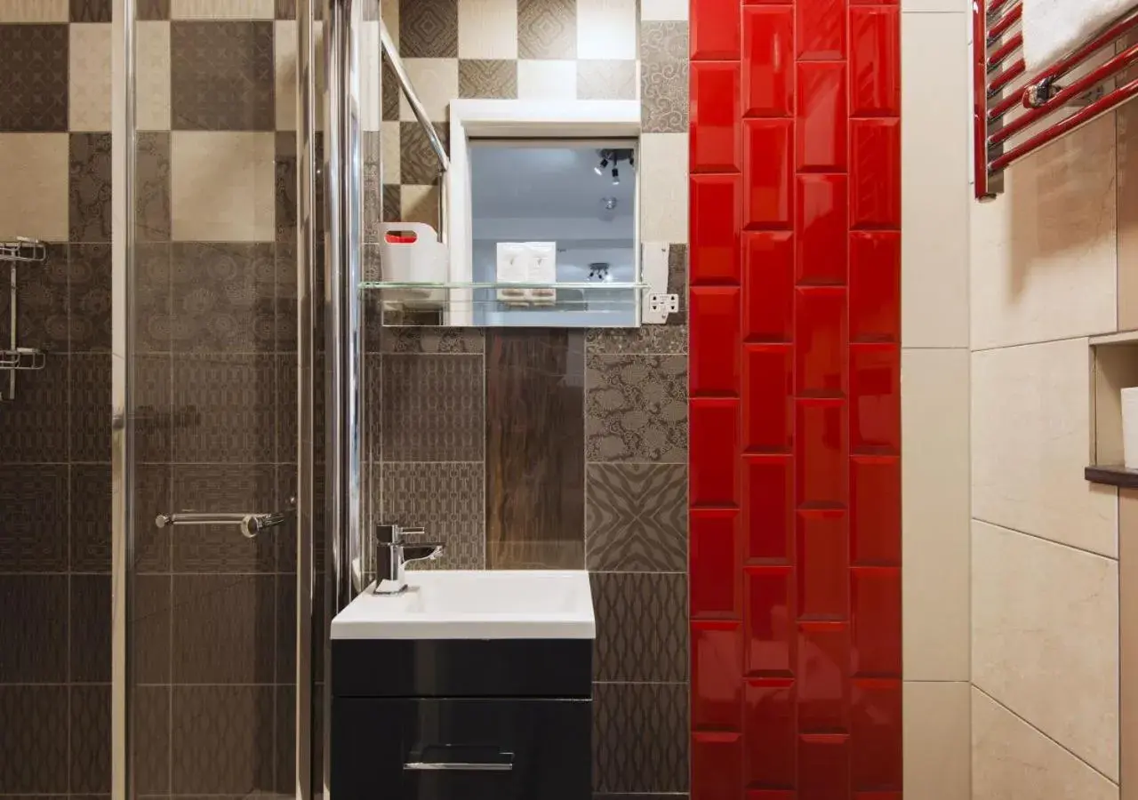 Shower, Bathroom in Wembley Park Hotel