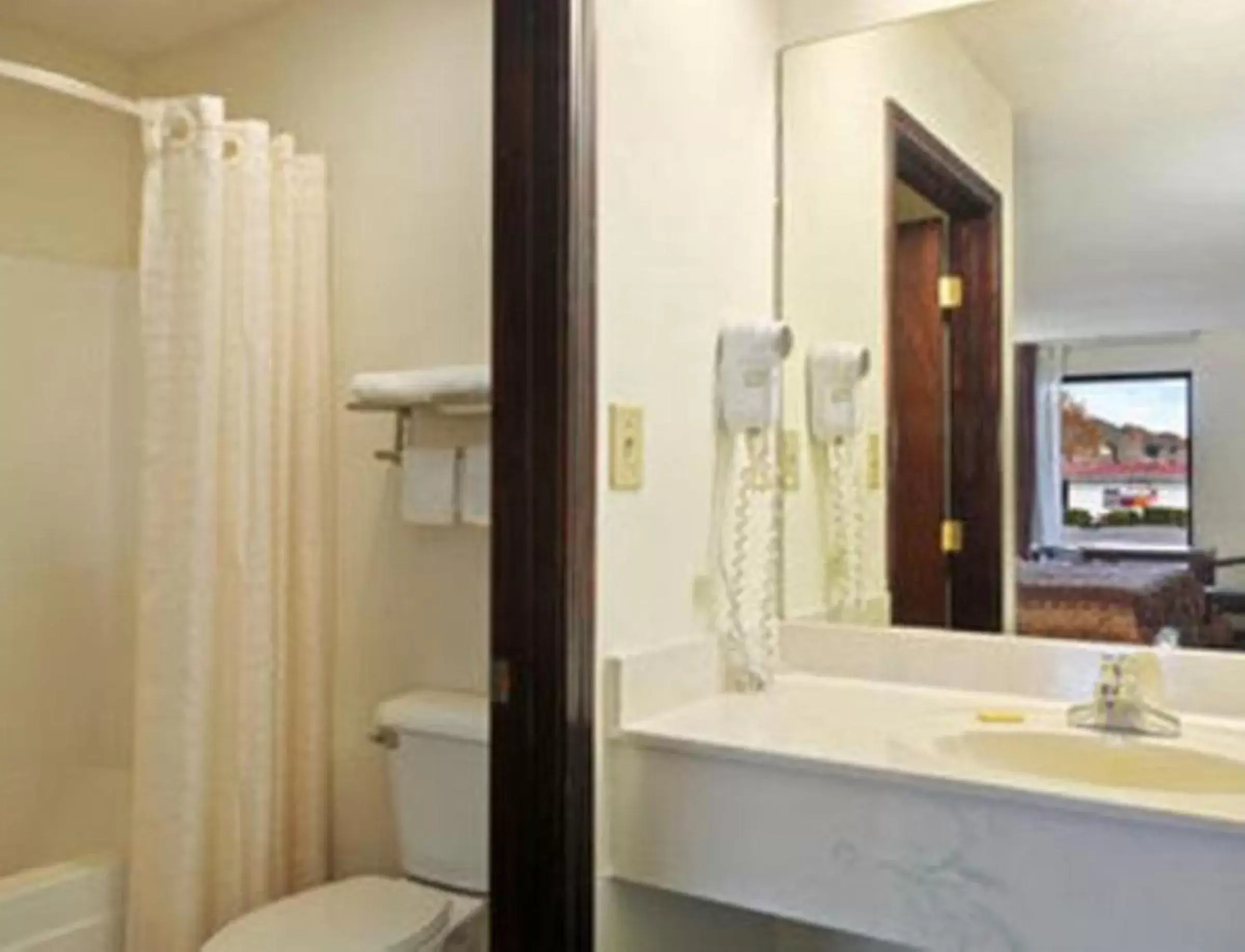 Bathroom in Days Inn by Wyndham Attalla