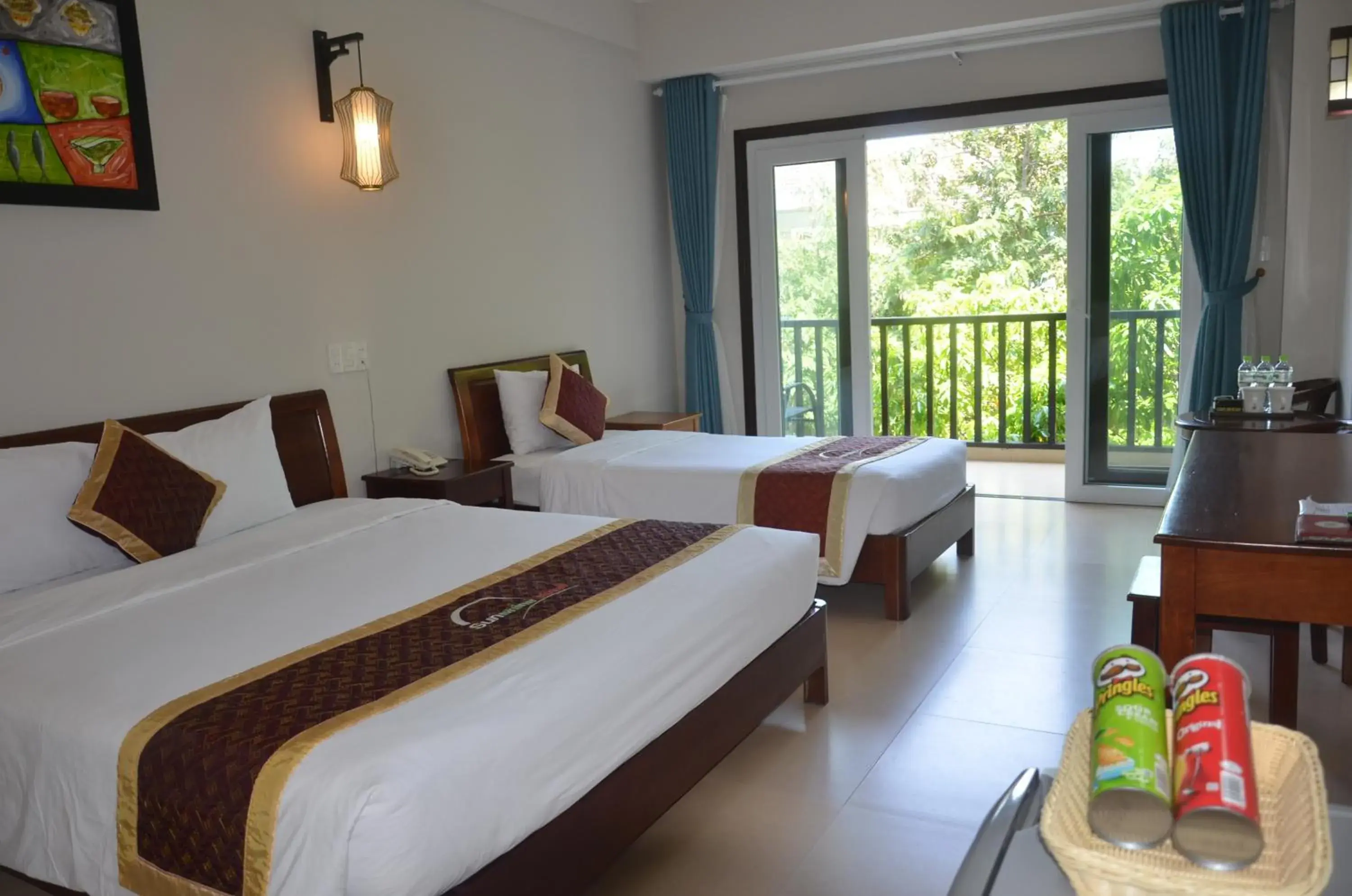 Deluxe Triple Room in Sunshine Hoian Hotel Deluxe Triple Room in Sunshine Hoian Hotel