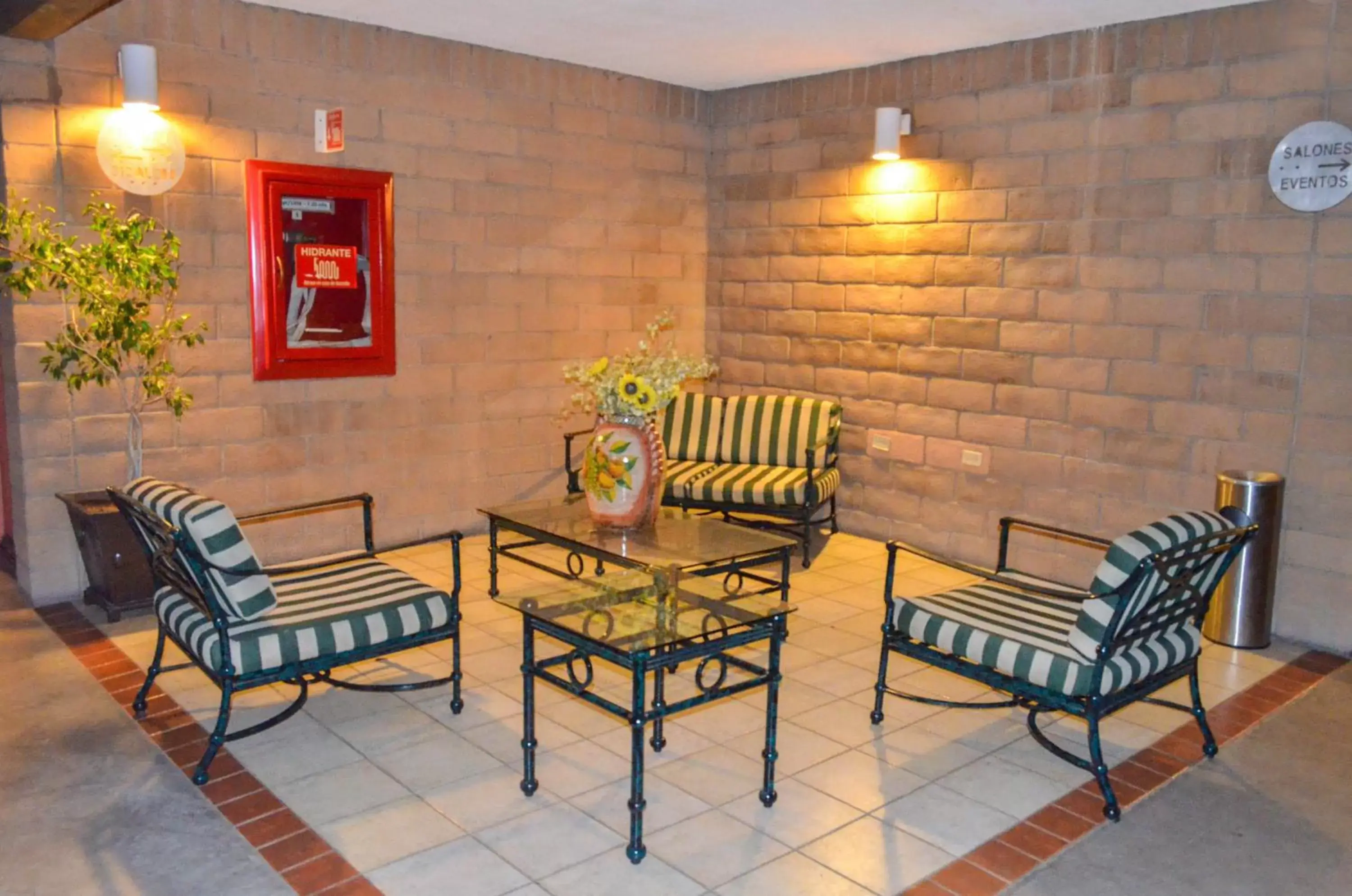 Seating area in Hotel Colonial Hermosillo