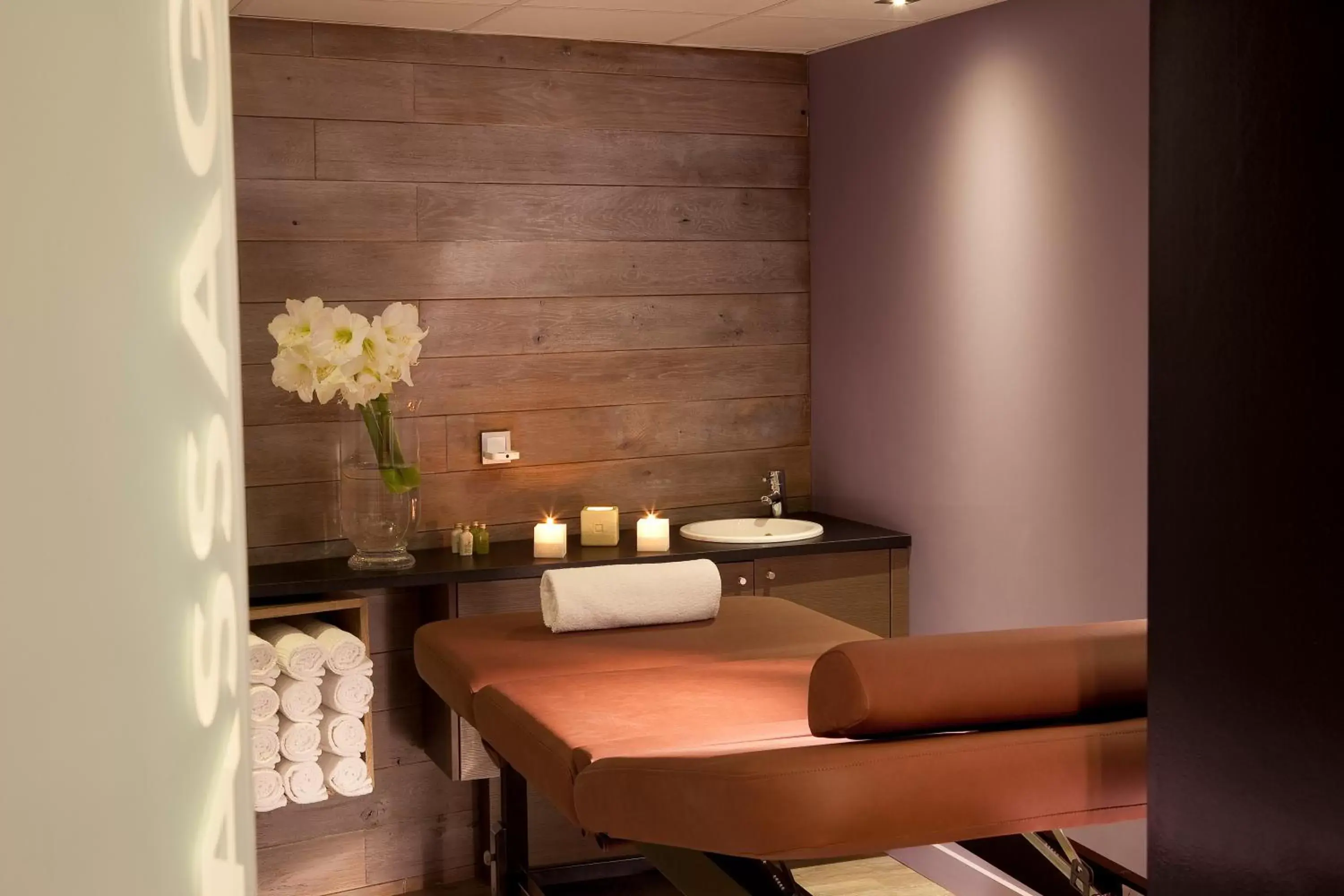 Massage, Bathroom in Hotel Le Colombier