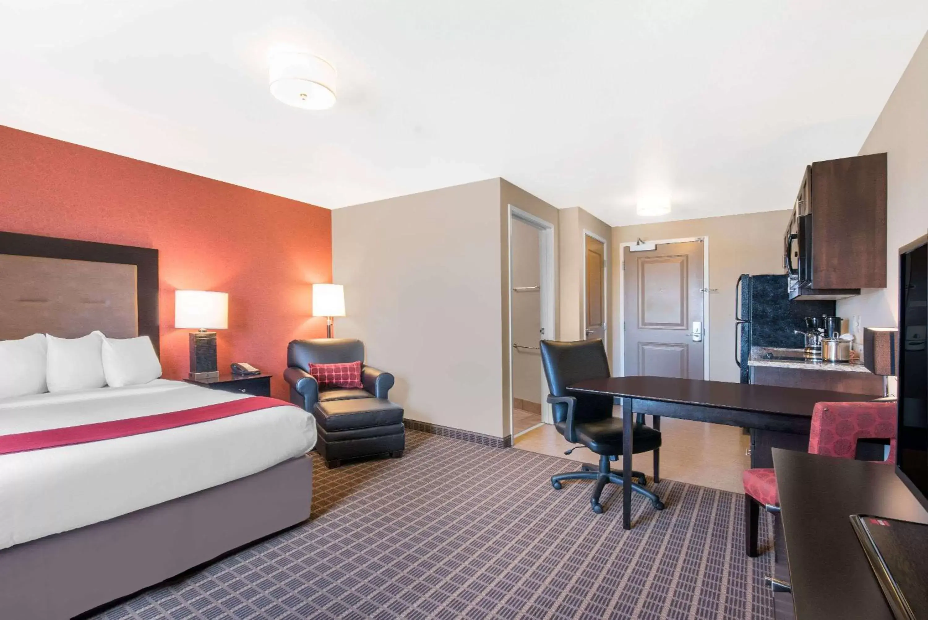 Photo of the whole room, Bed in Hawthorn Extended Stay by Wyndham Dickinson Photo of the whole room, Bed in Hawthorn Extended Stay by Wyndham Dickinson