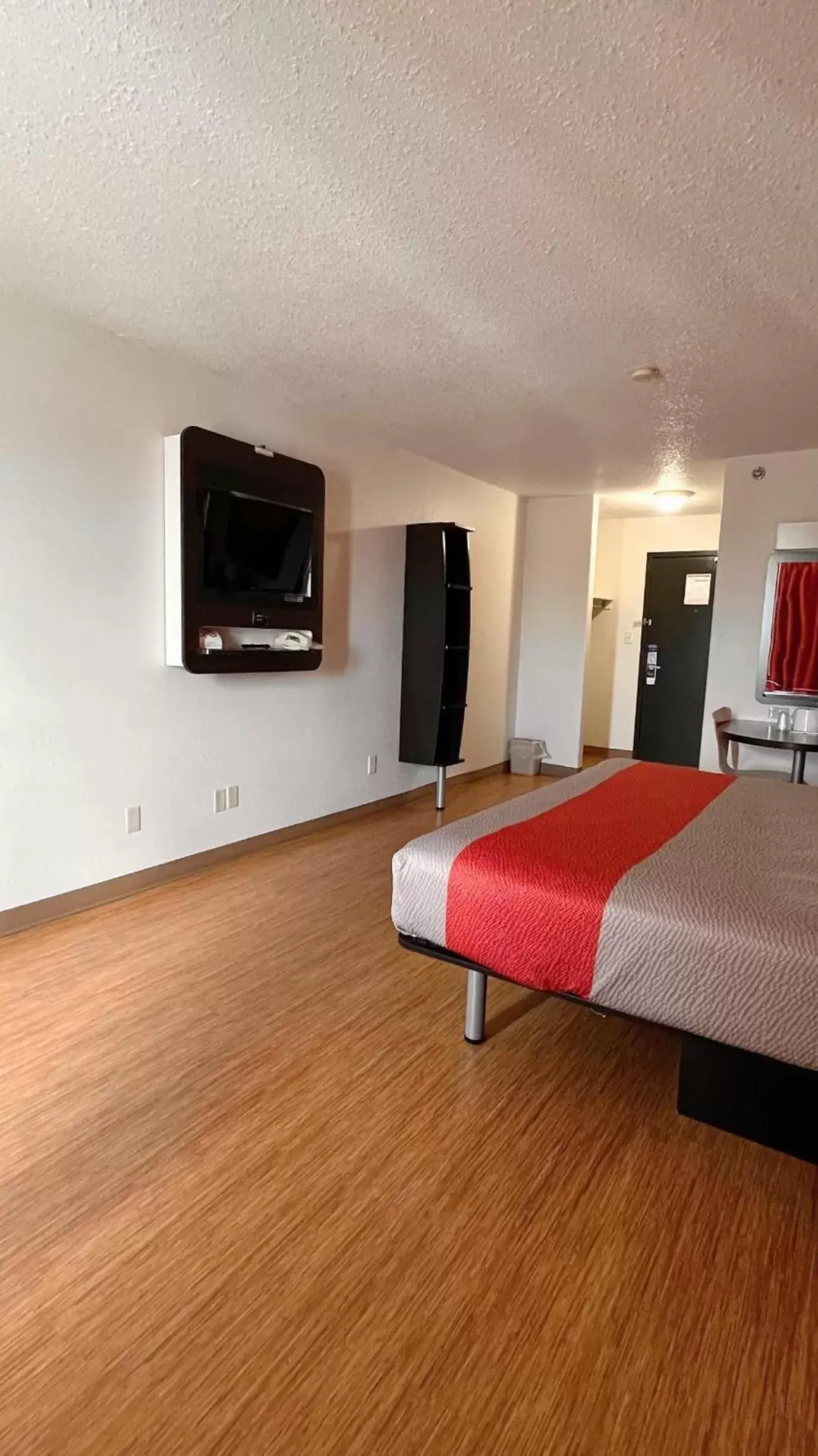 Bedroom, TV/Entertainment Center in Motel 6-Regina, SK