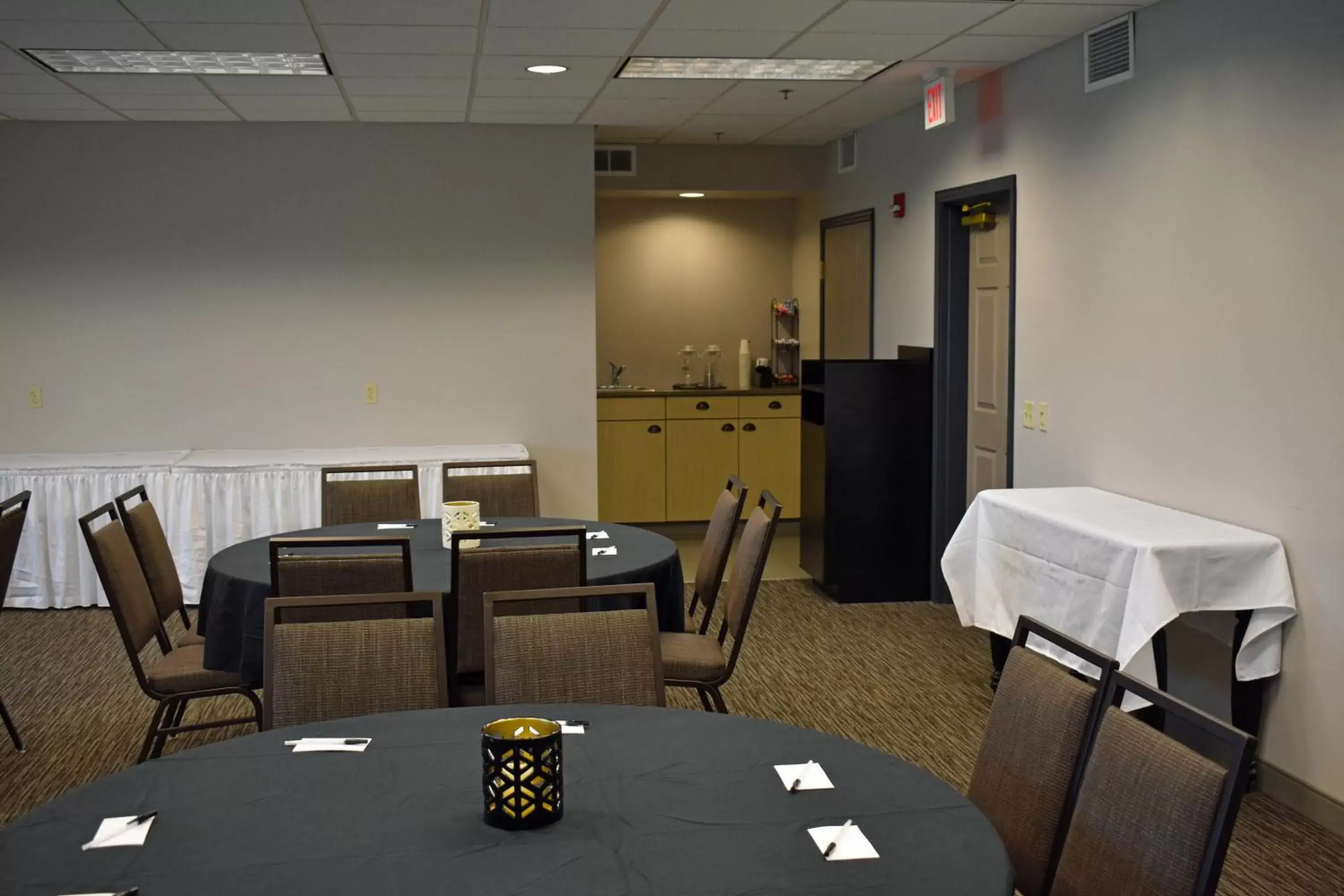 Meeting/conference room, Restaurant/Places to Eat in Country Inn & Suites by Radisson, Northwood, IA