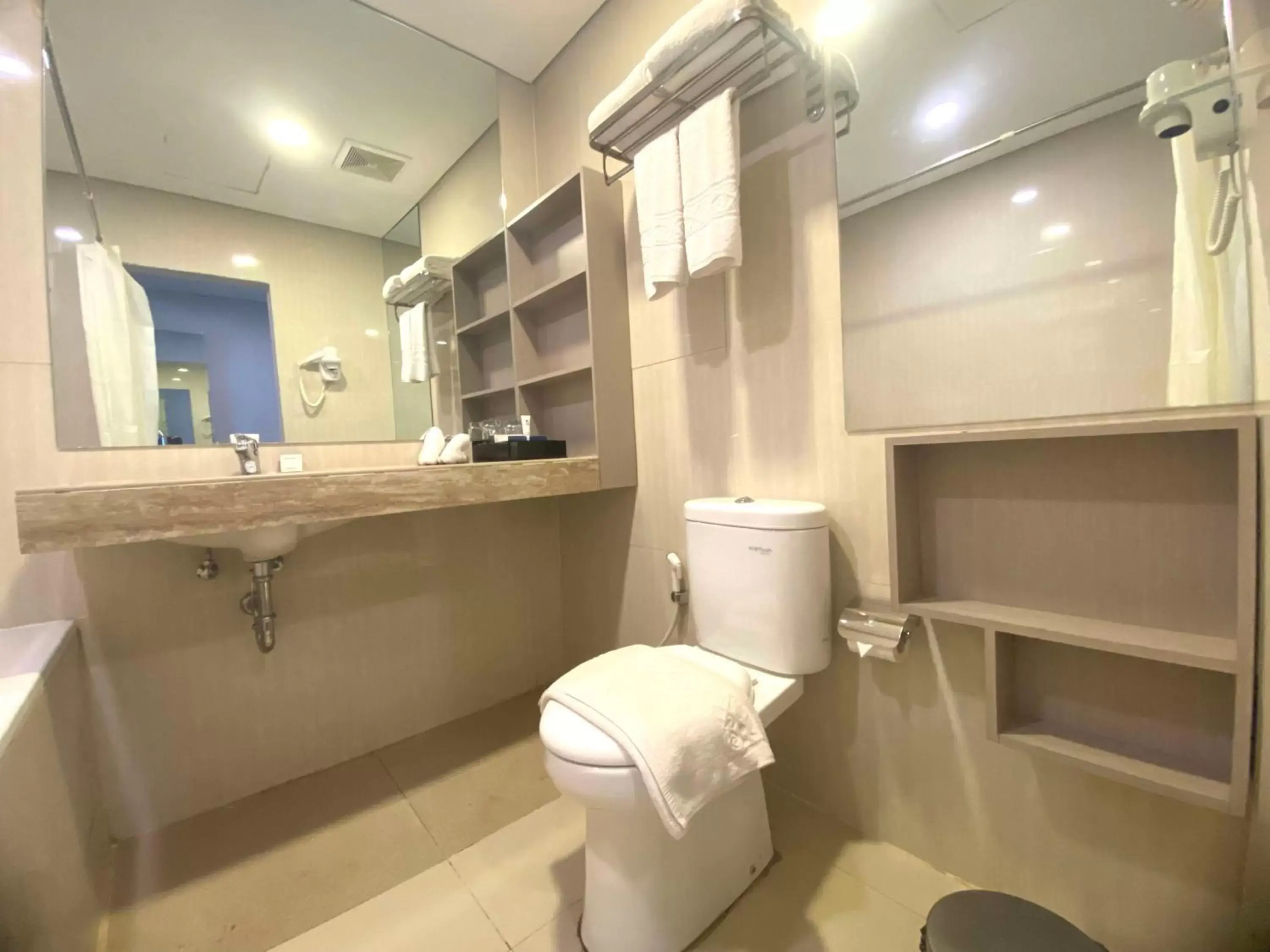 Bathroom in Best Western Batang Garing